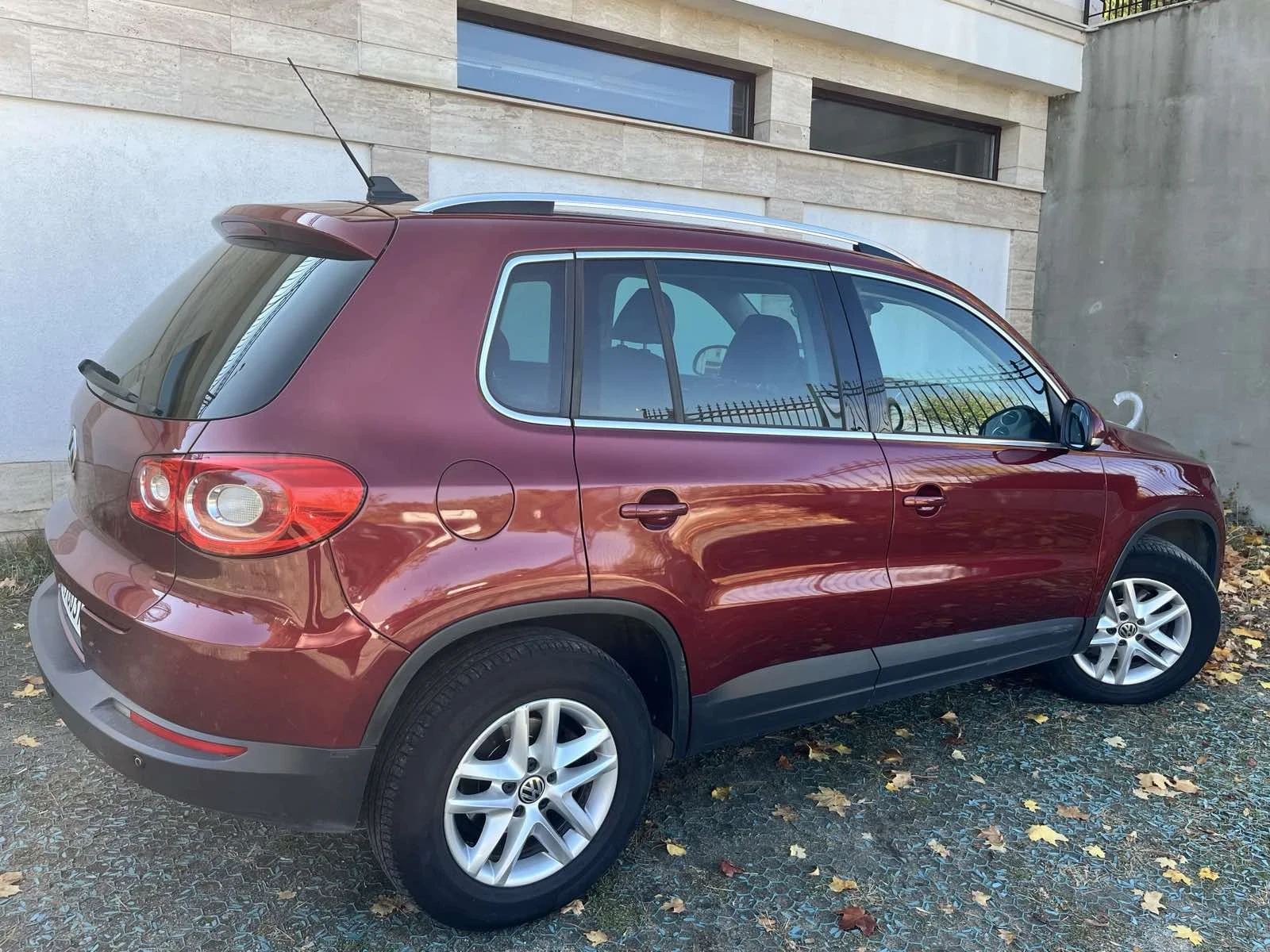 VW Tiguan, снимка 11 - Автомобили и джипове - 56643418