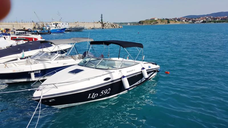 Моторна яхта Rinker 246 Captiva, снимка 1 - Воден транспорт - 29796334