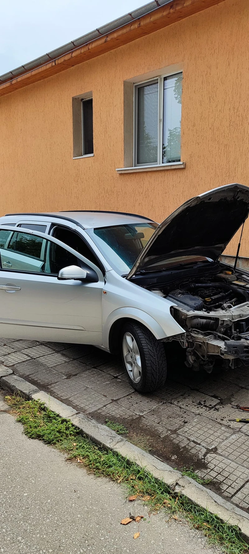 Opel Astra 1.7 CDTI, снимка 1 - Автомобили и джипове - 47135563