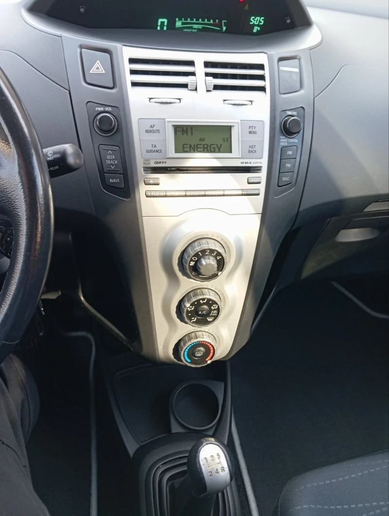 Toyota Yaris 1.3wwt, снимка 10 - Автомобили и джипове - 48515723