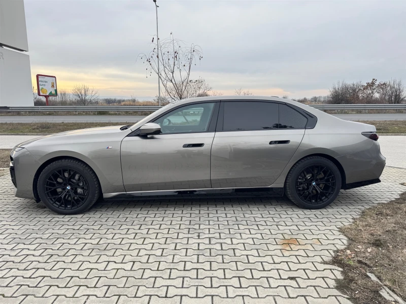 BMW i7 xDrive60, снимка 3 - Автомобили и джипове - 48602163