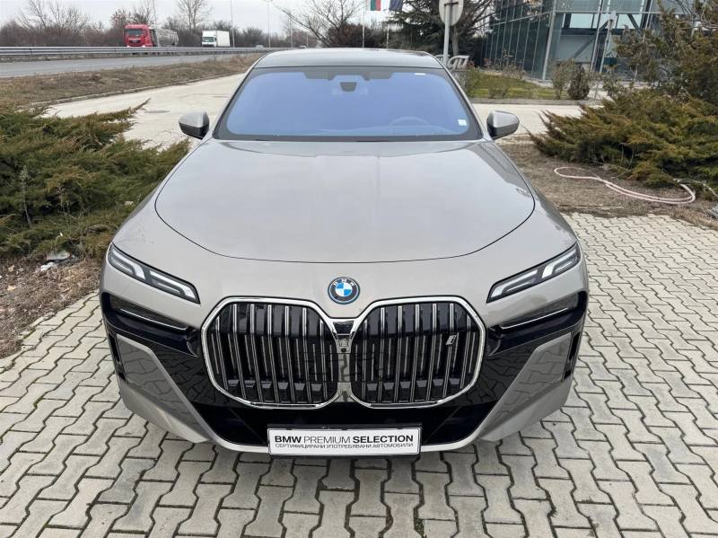 BMW i7 xDrive60, снимка 8 - Автомобили и джипове - 48602163