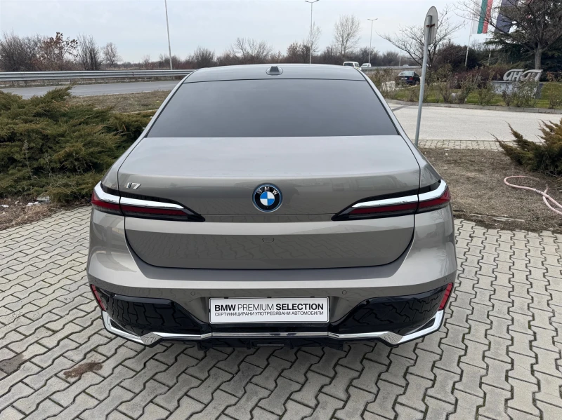 BMW i7 xDrive60, снимка 9 - Автомобили и джипове - 48602163