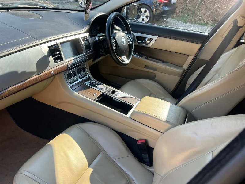 Jaguar Xf 2.2, снимка 12 - Автомобили и джипове - 49229921