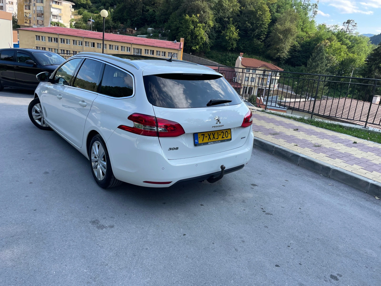 Peugeot 308 SW 1.6 blueHdi * Регистрирана*  - изображение 4