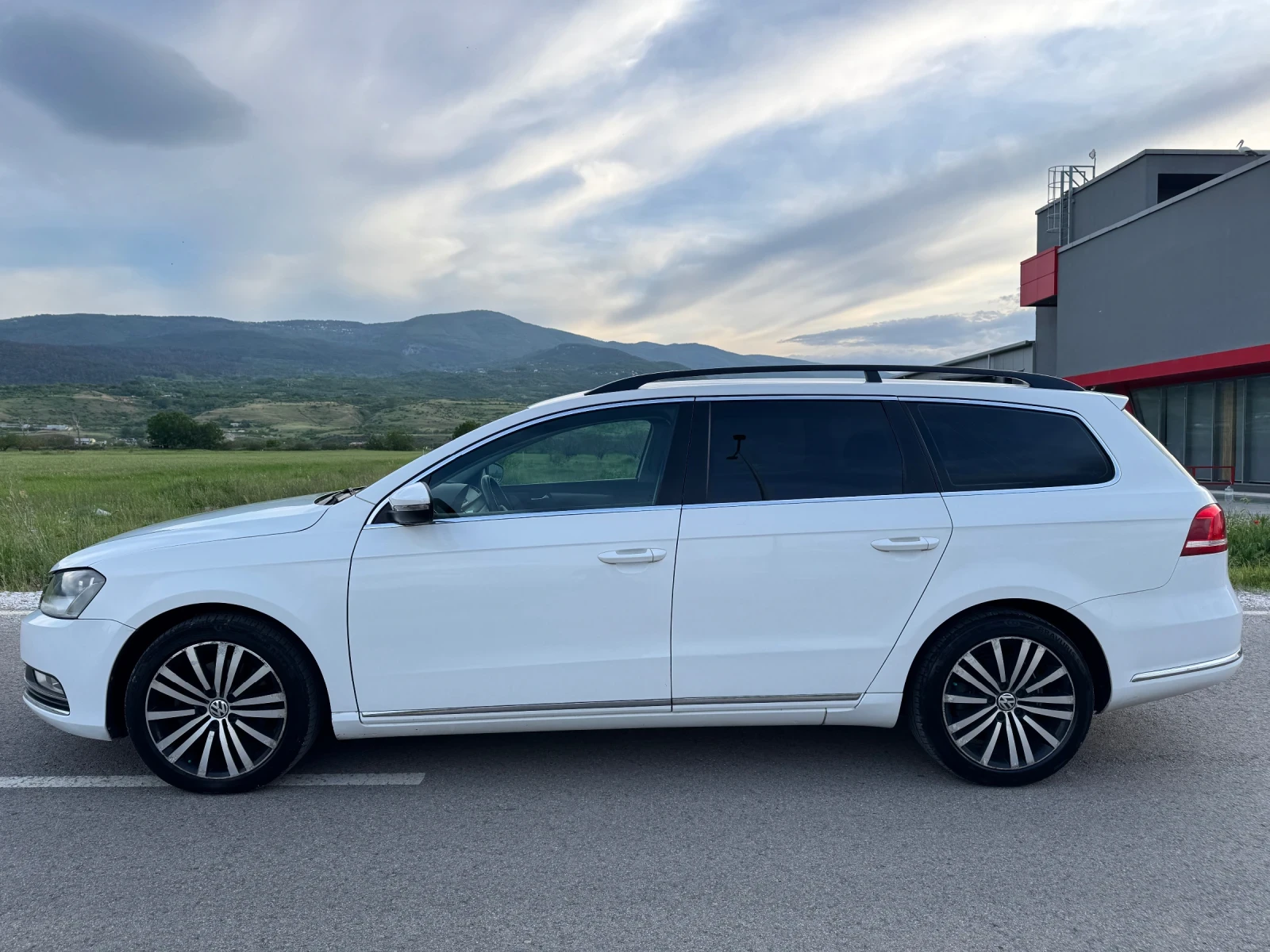 VW Passat 2.0 TDI / DSG AVTOMAT / NAVI / PARKTRONIC  - изображение 4