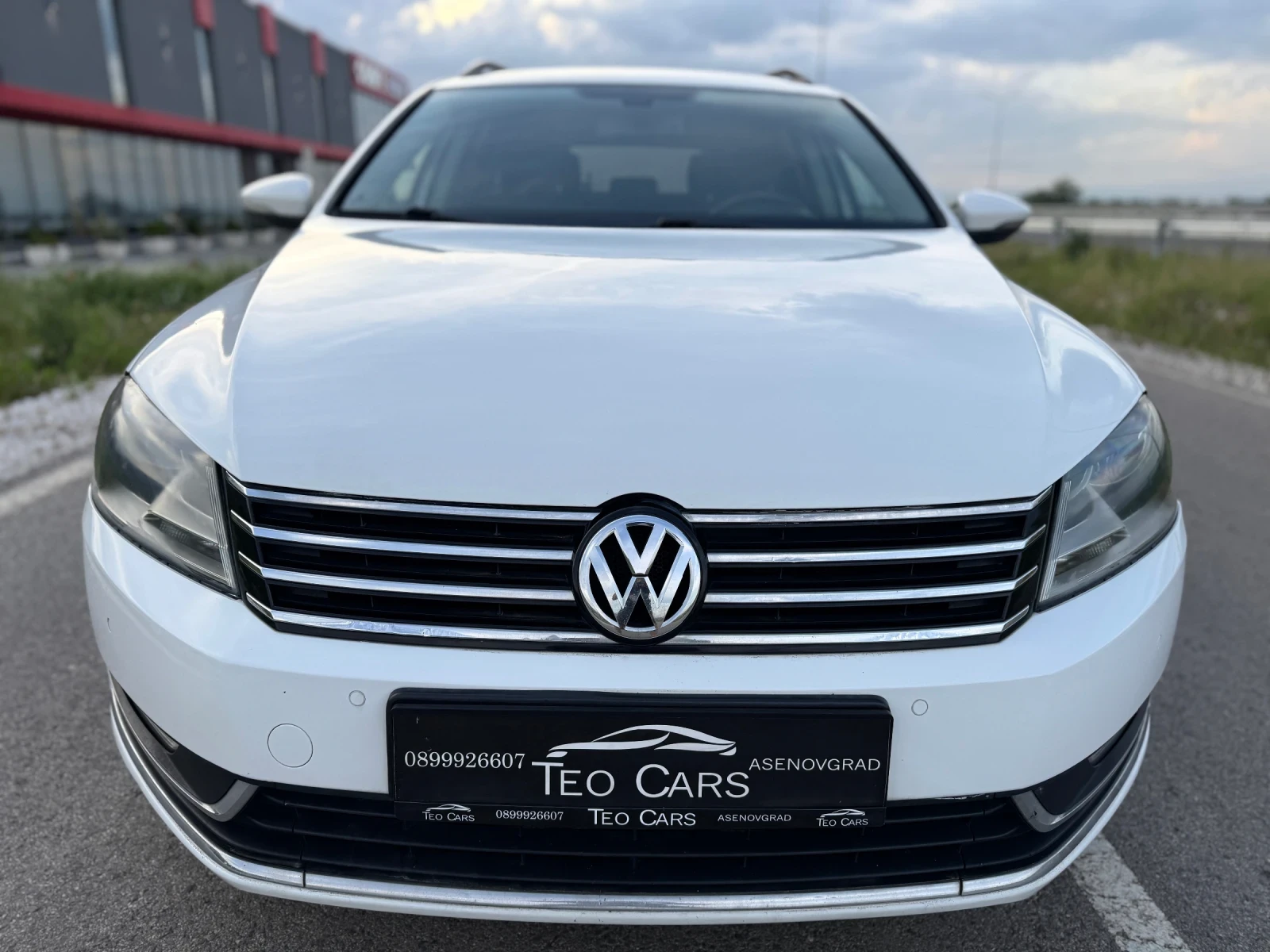 VW Passat 2.0 TDI / DSG AVTOMAT / NAVI / PARKTRONIC  - изображение 2
