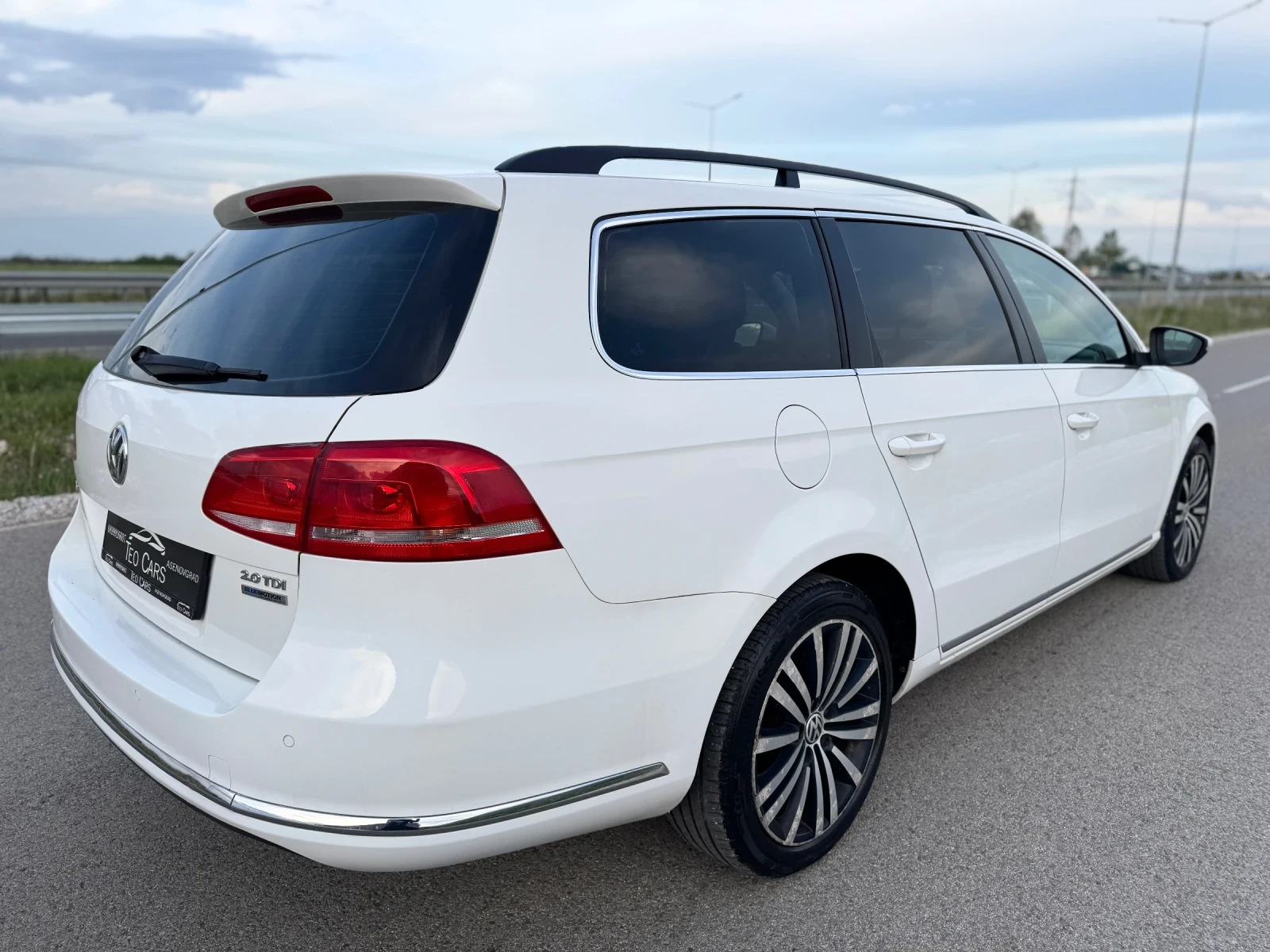 VW Passat 2.0 TDI / DSG AVTOMAT / NAVI / PARKTRONIC  - изображение 8