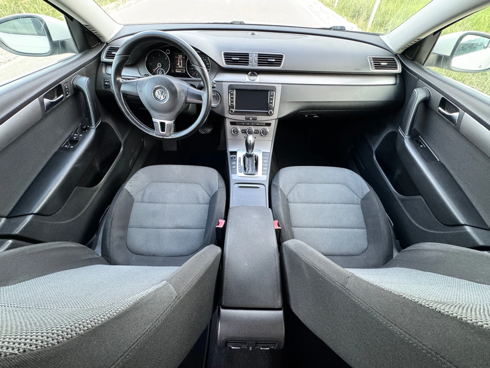 VW Passat 2.0 TDI / DSG AVTOMAT / NAVI / PARKTRONIC  - изображение 9