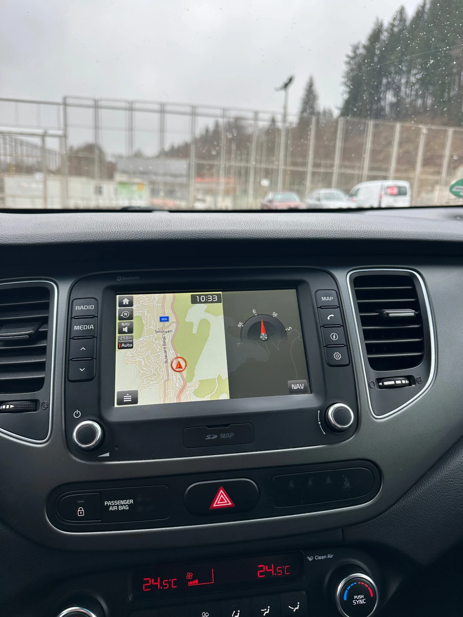 Kia Carens 1.7 CRDI, снимка 9 - Автомобили и джипове - 53886091