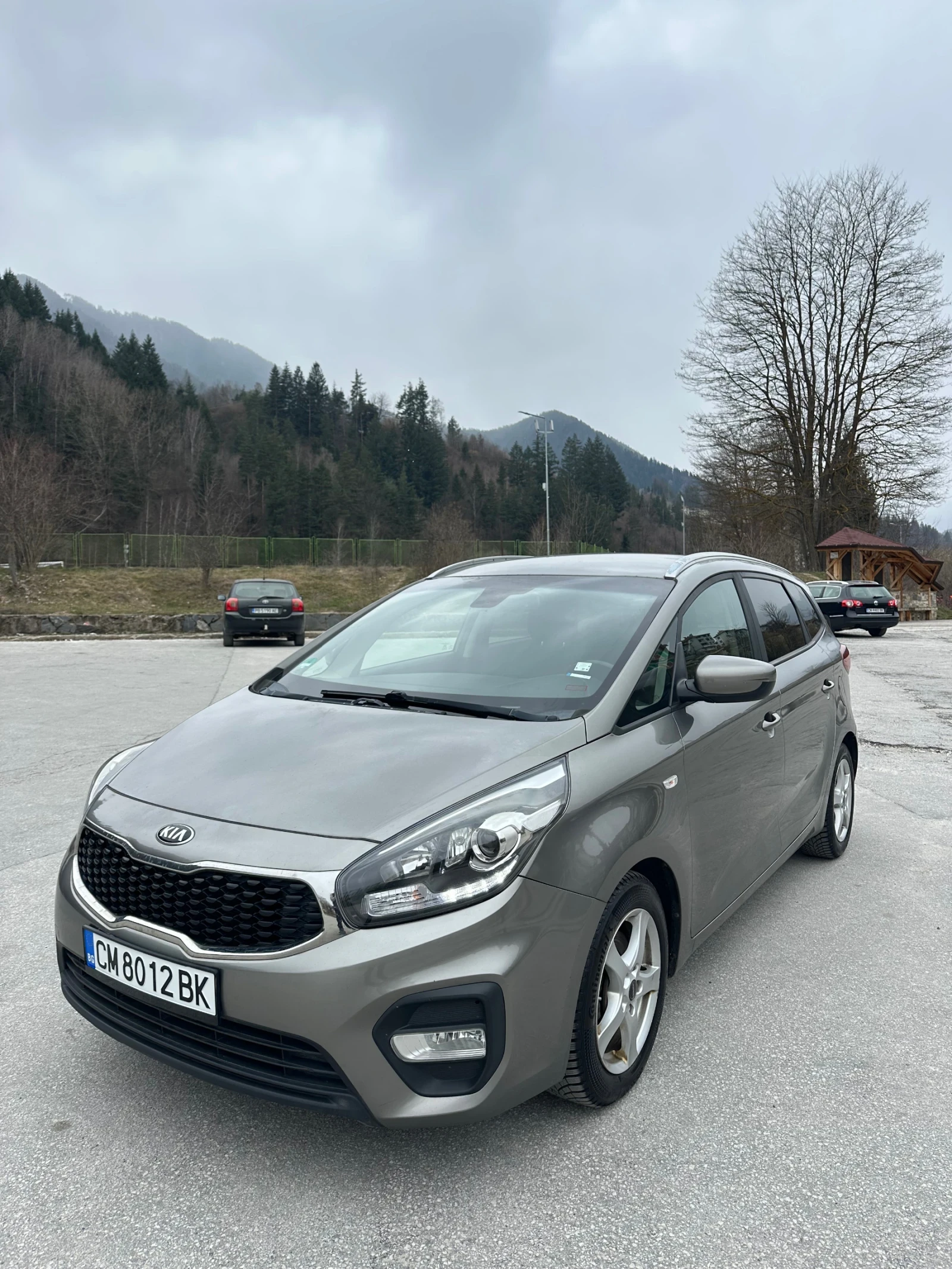 Kia Carens 1.7 CRDI, снимка 2 - Автомобили и джипове - 53886091