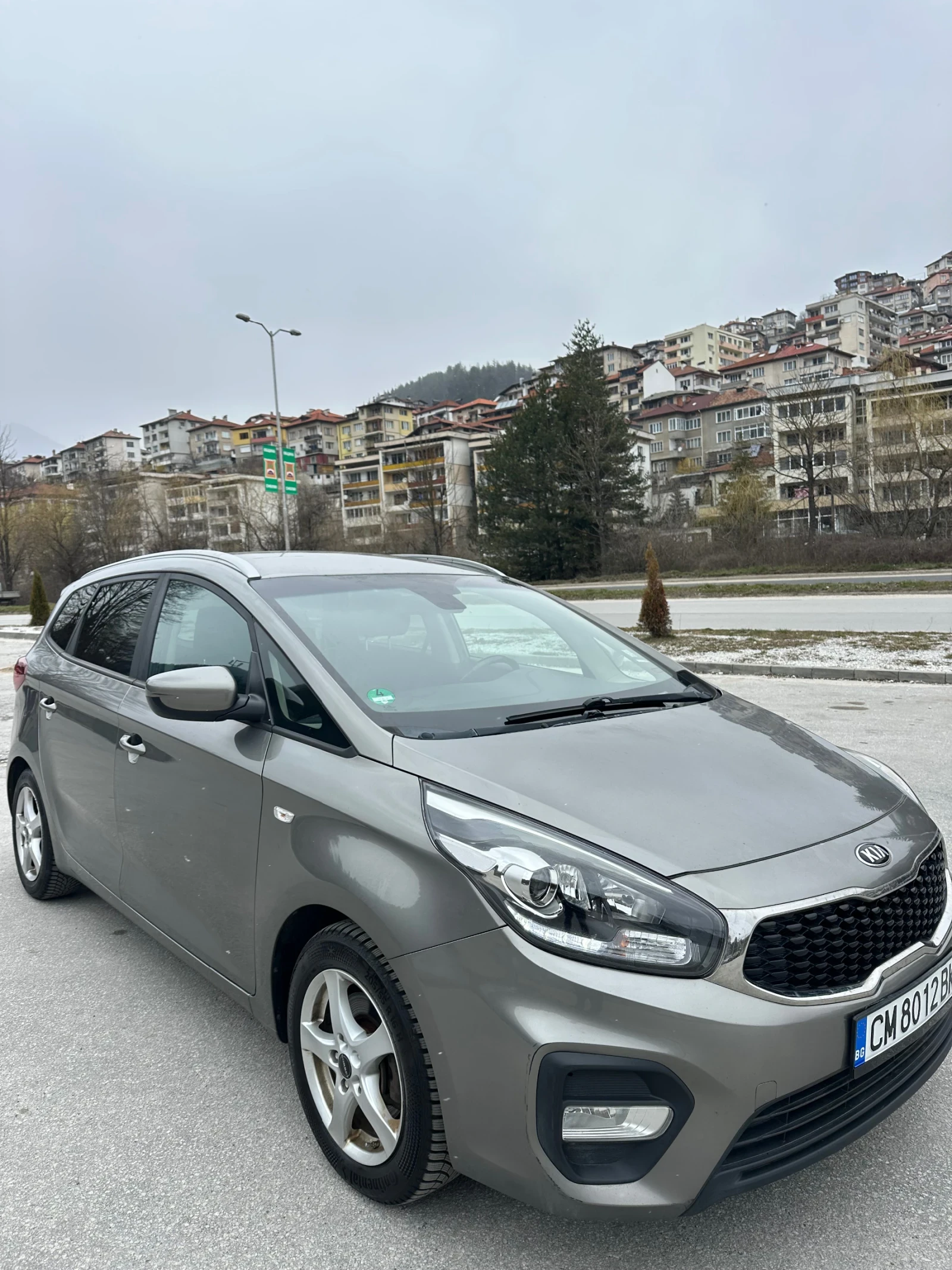 Kia Carens 1.7 CRDI, снимка 3 - Автомобили и джипове - 53886091