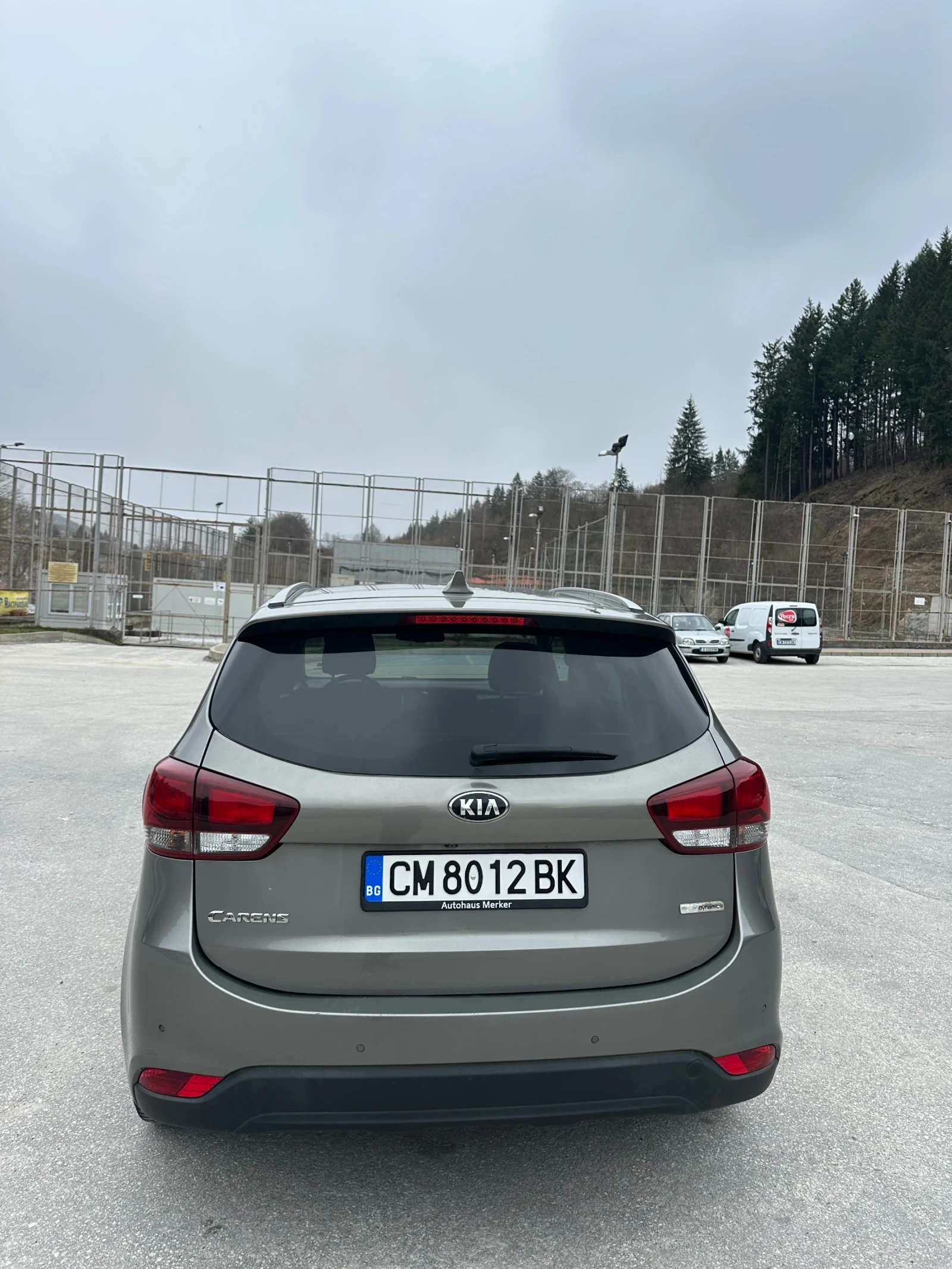 Kia Carens 1.7 CRDI, снимка 5 - Автомобили и джипове - 53886091