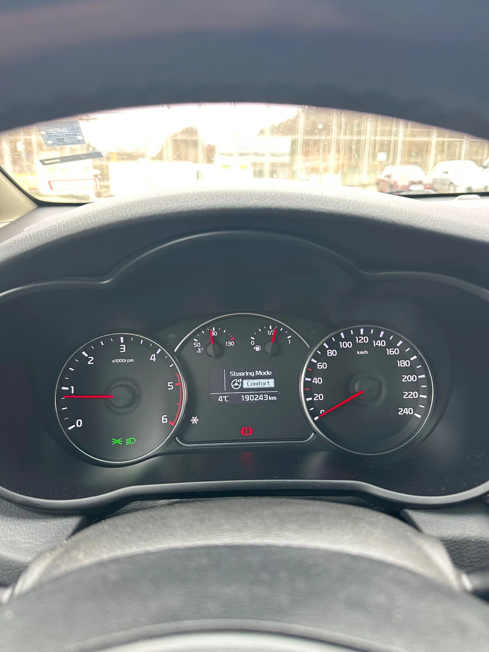 Kia Carens 1.7 CRDI, снимка 15 - Автомобили и джипове - 53886091