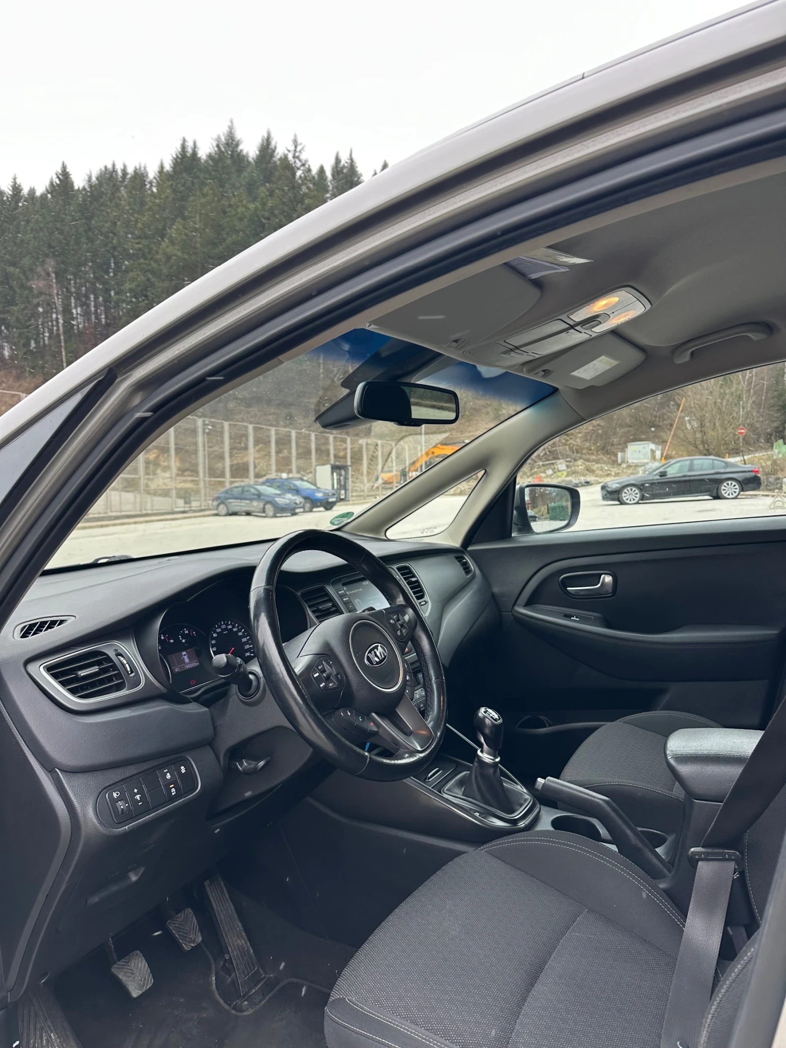 Kia Carens 1.7 CRDI, снимка 7 - Автомобили и джипове - 53886091