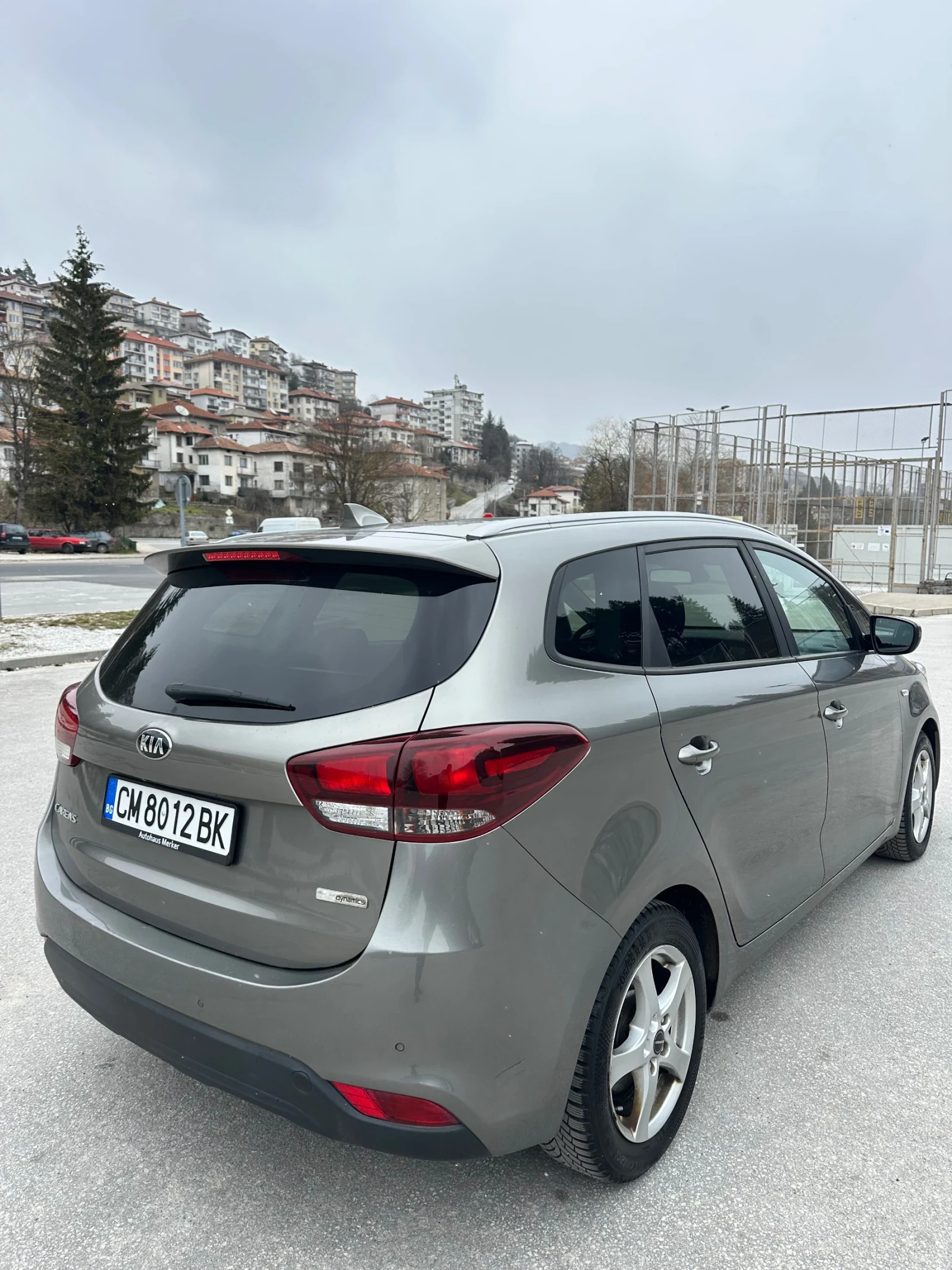 Kia Carens 1.7 CRDI, снимка 6 - Автомобили и джипове - 53886091
