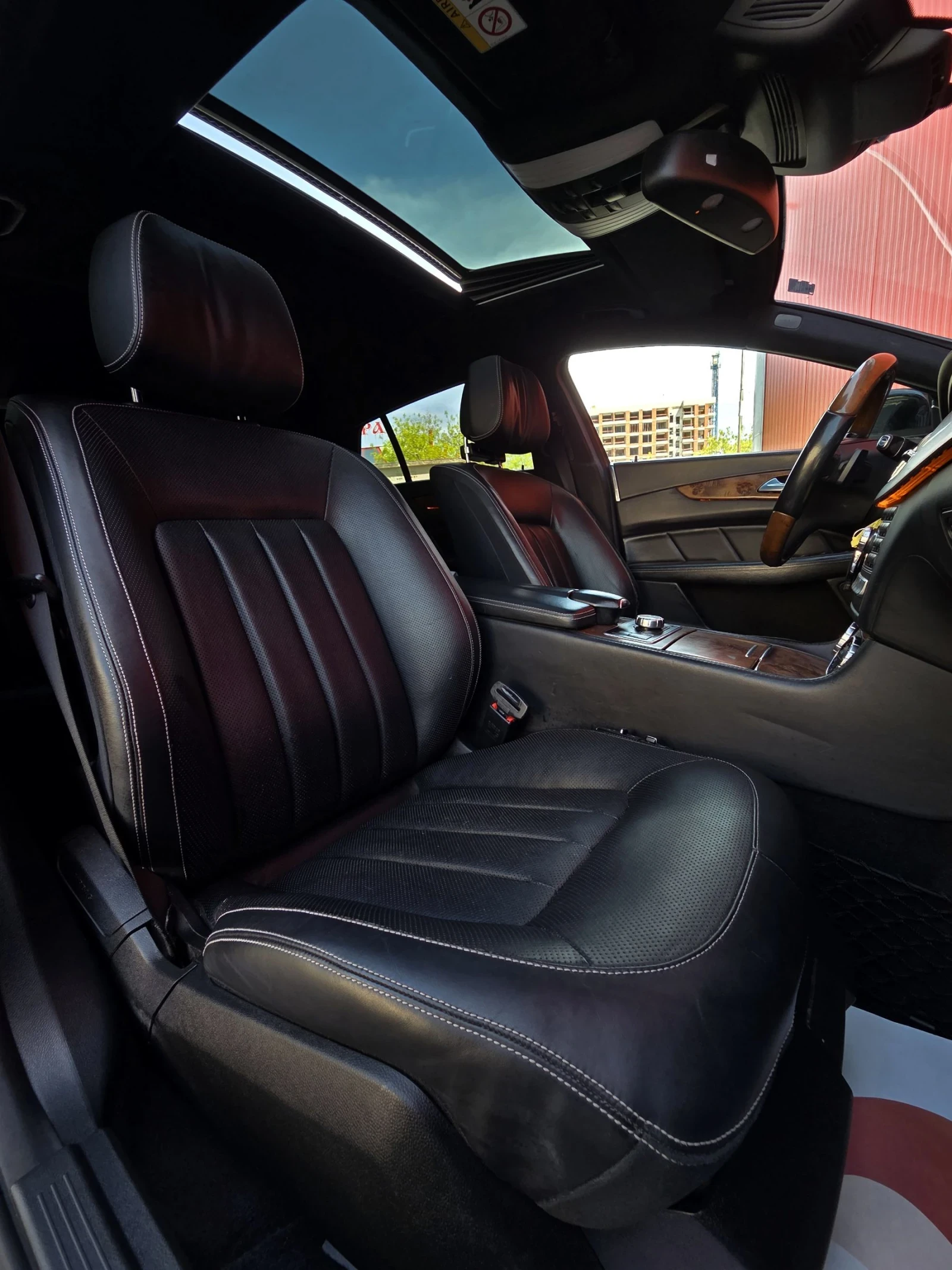 Mercedes-Benz CLS 350 Амг Пакет почти всички екстри за модела!, снимка 15 - Автомобили и джипове - 54478721