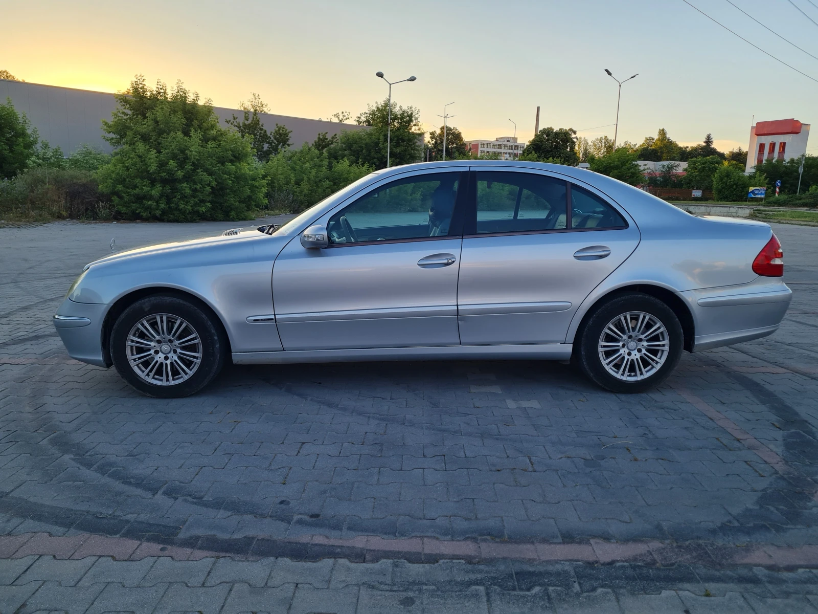 Mercedes-Benz E 280, снимка 3 - Автомобили и джипове - 54973266