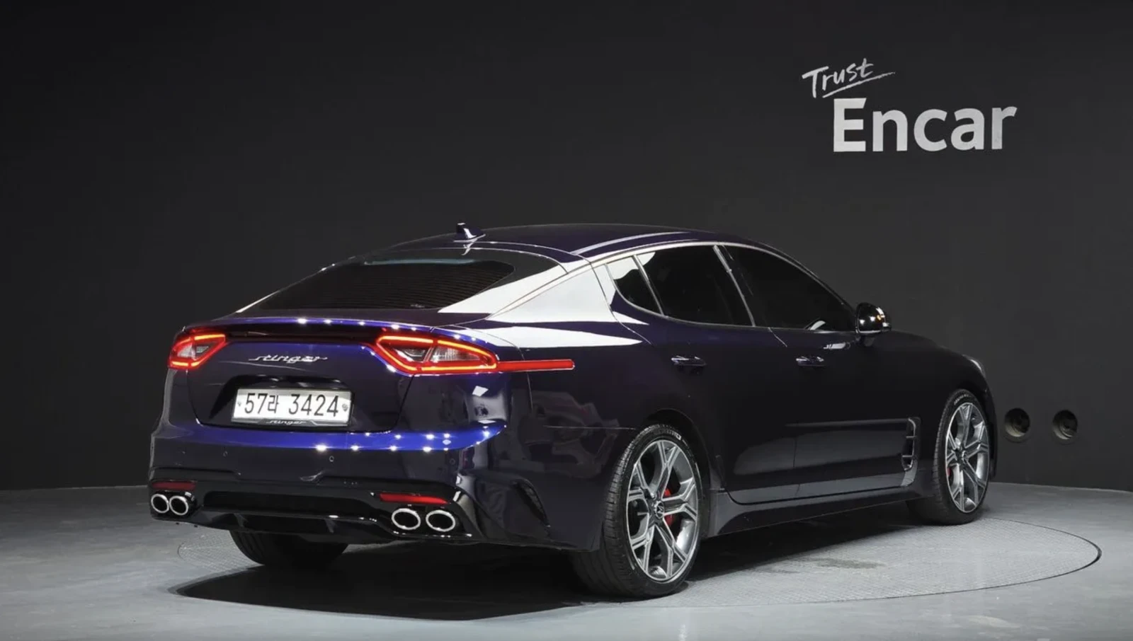 Kia Stinger 3.3 GT MASTERS / ПАНОРАМА / 360 КАМЕРИ / ОБДУХВАНЕ, снимка 2 - Автомобили и джипове - 55089745