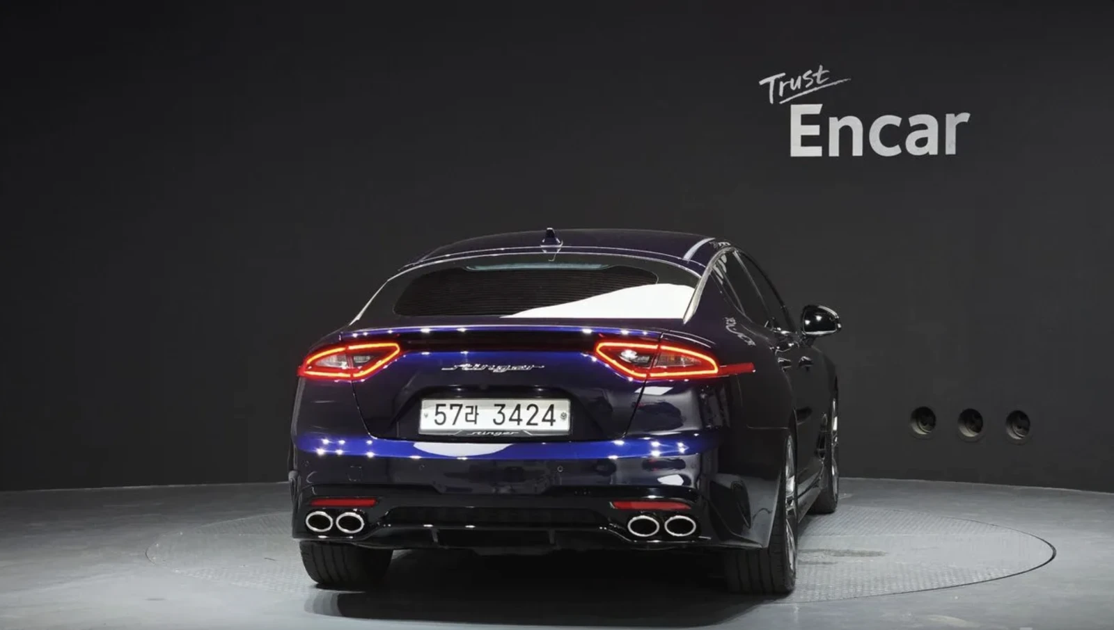 Kia Stinger 3.3 GT MASTERS / ПАНОРАМА / 360 КАМЕРИ / ОБДУХВАНЕ, снимка 4 - Автомобили и джипове - 55089745