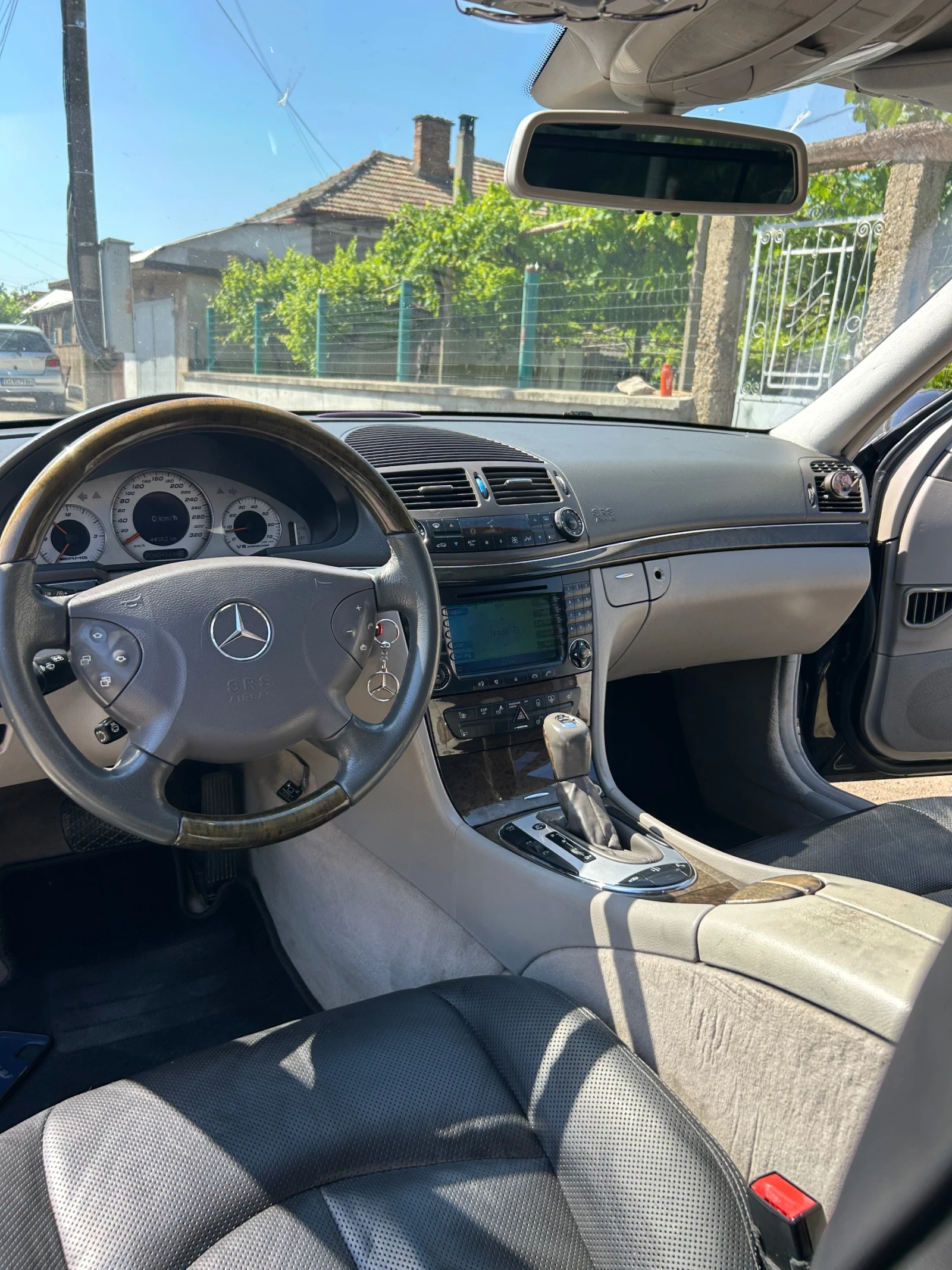 Mercedes-Benz E 500, снимка 4 - Автомобили и джипове - 55180059