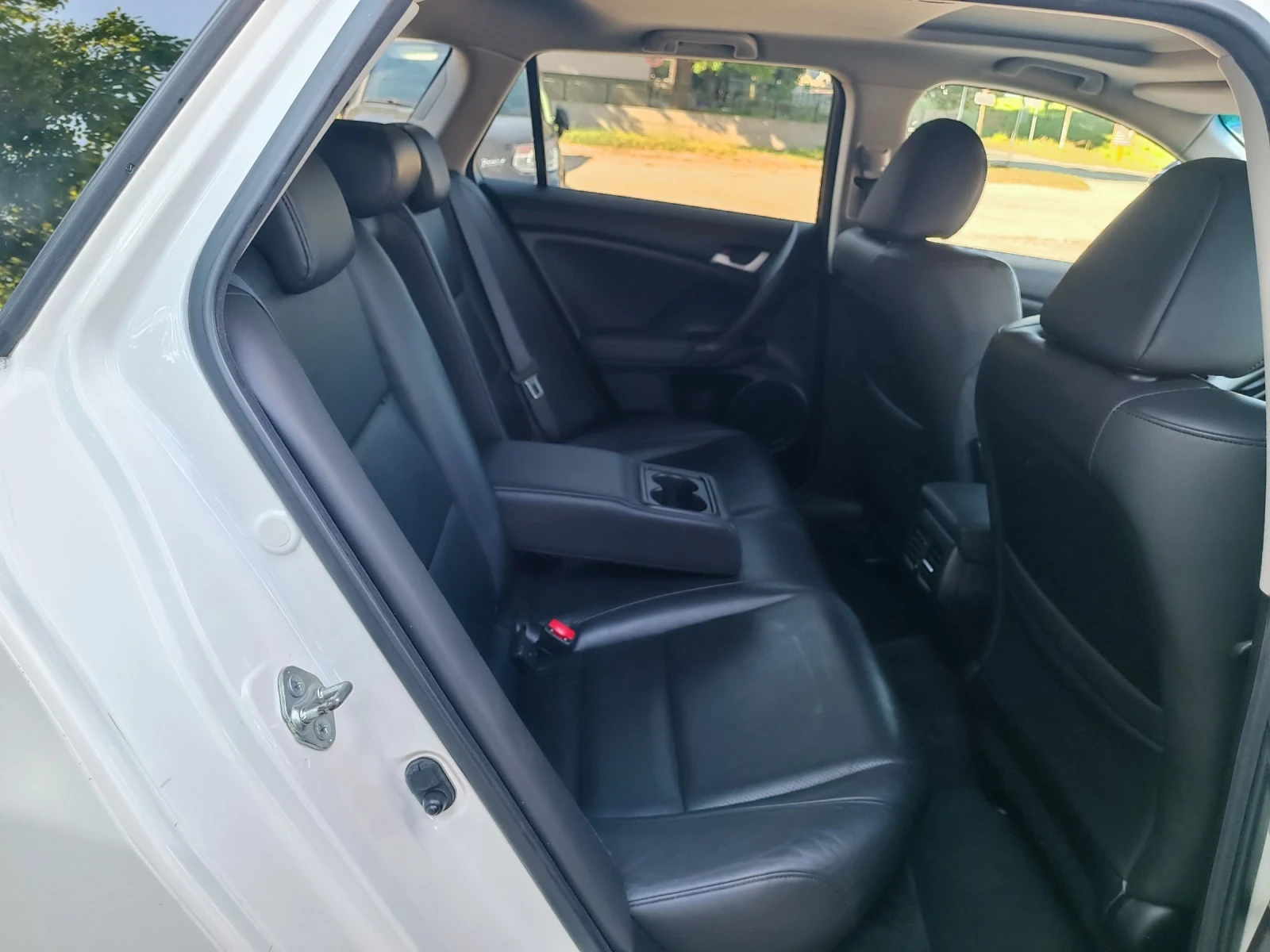 Honda Accord 2.4i-201кс-ШВЕЙЦАРИЯ-РЪЧКА-6ск, снимка 11 - Автомобили и джипове - 55283552