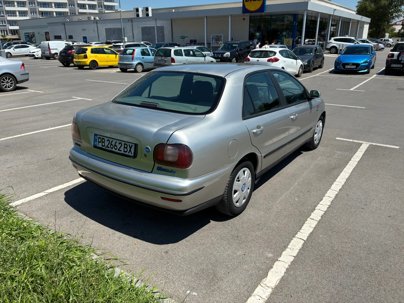 Fiat Marea 1.6 БЕНЗИН 4ВРАТИ КЛИМАТИК РЕГИСТРИРАН И ОБСЛУЖЕН, снимка 4 - Автомобили и джипове - 55397629