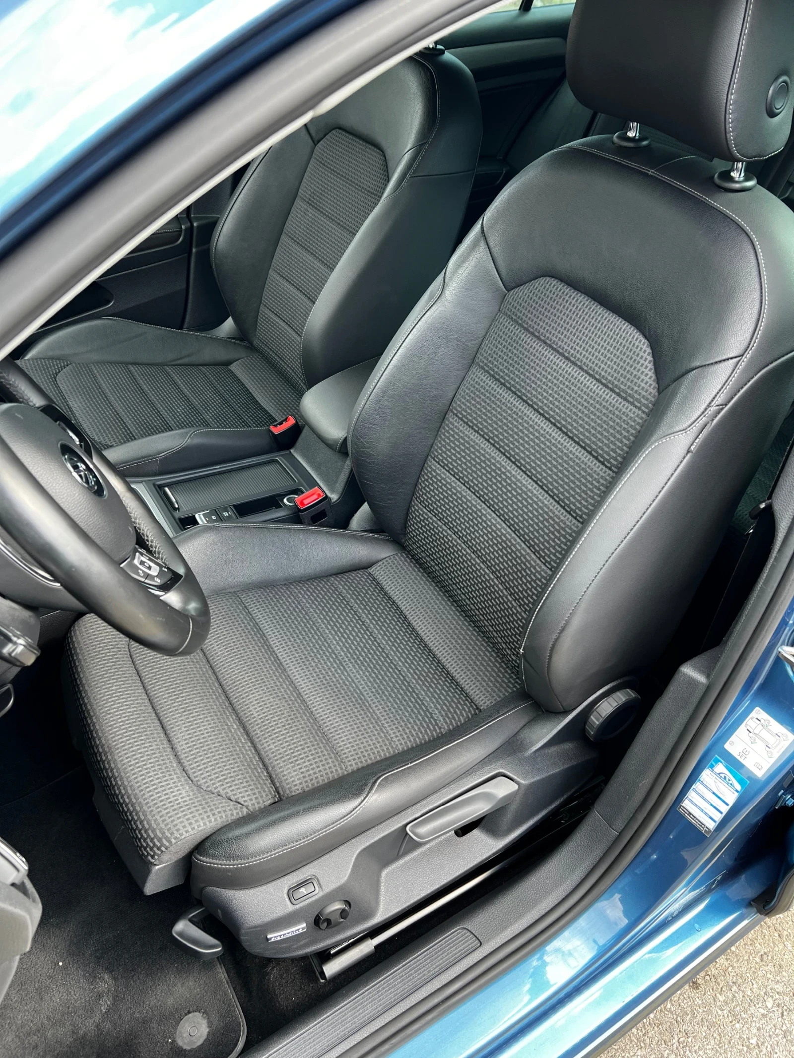 VW Golf 1.6tdi 110к.с. Xenon/DSG, снимка 10 - Автомобили и джипове - 55503539