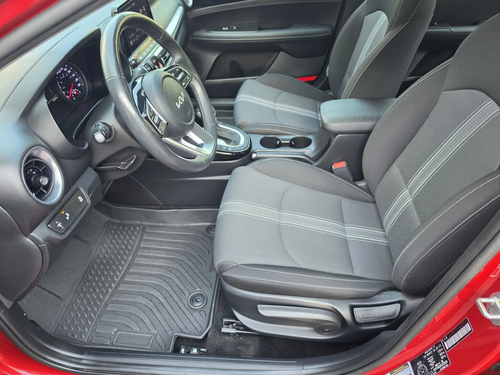 Kia Forte 2.0MPI, снимка 13 - Автомобили и джипове - 55646315
