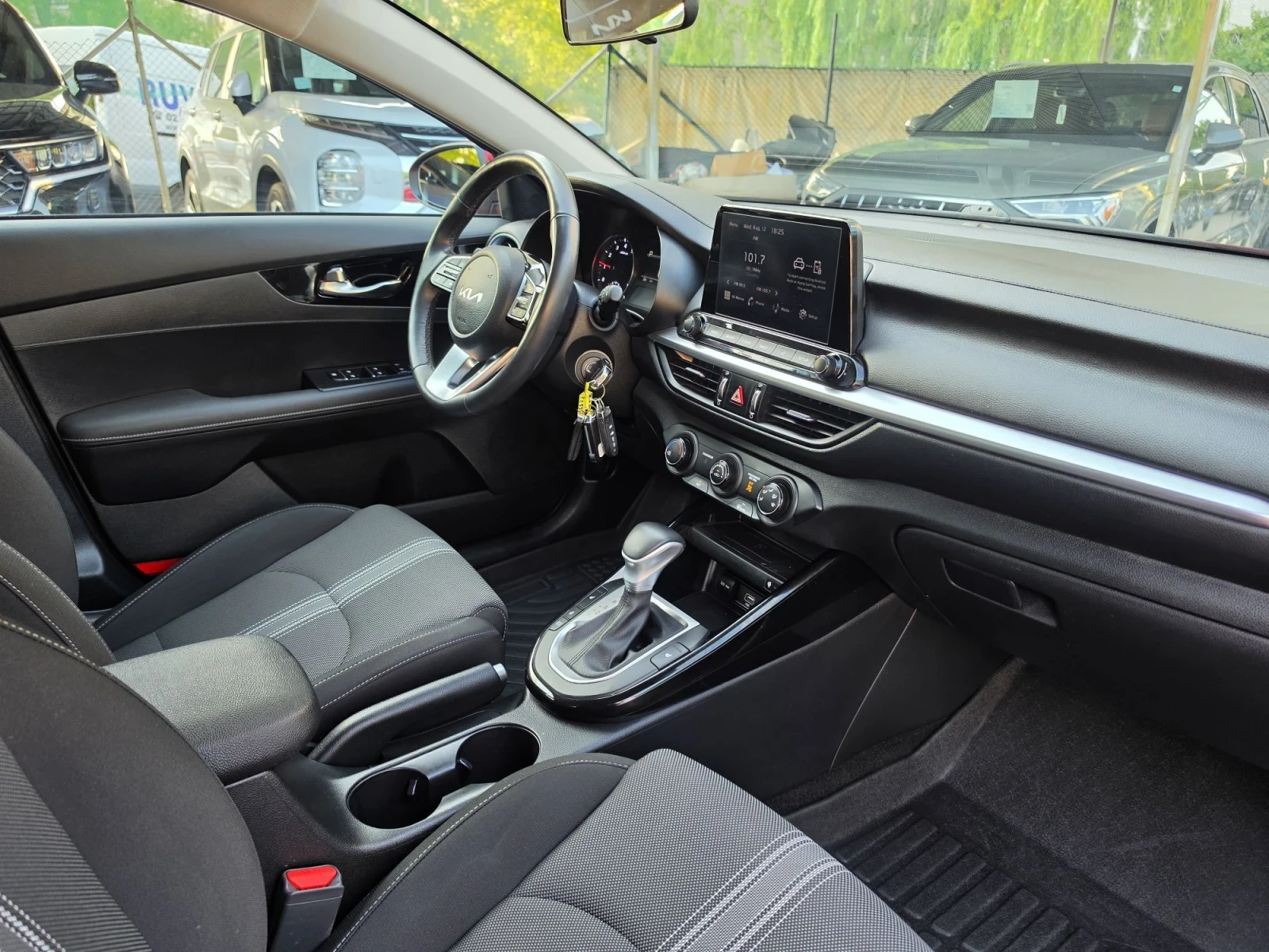Kia Forte 2.0MPI, снимка 14 - Автомобили и джипове - 55646315
