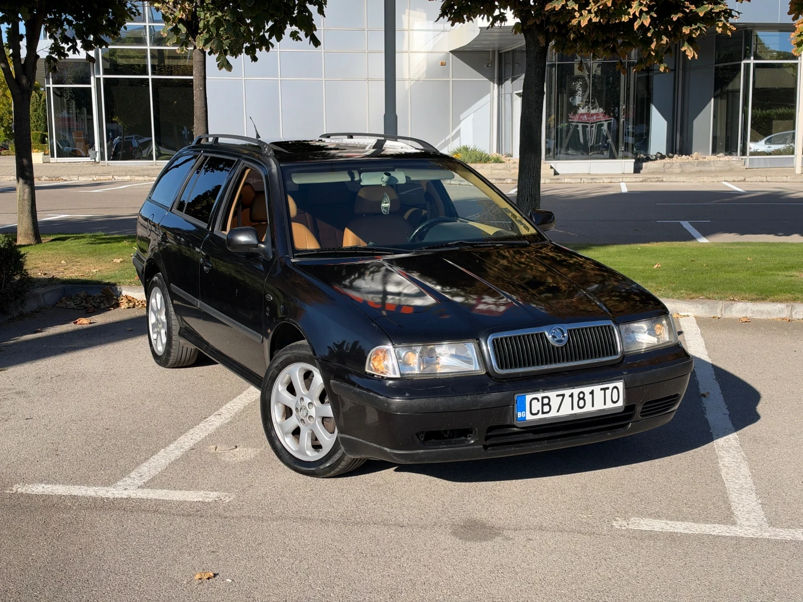 Skoda Octavia 1.8T Laurin & Klement, снимка 2 - Автомобили и джипове - 56348179
