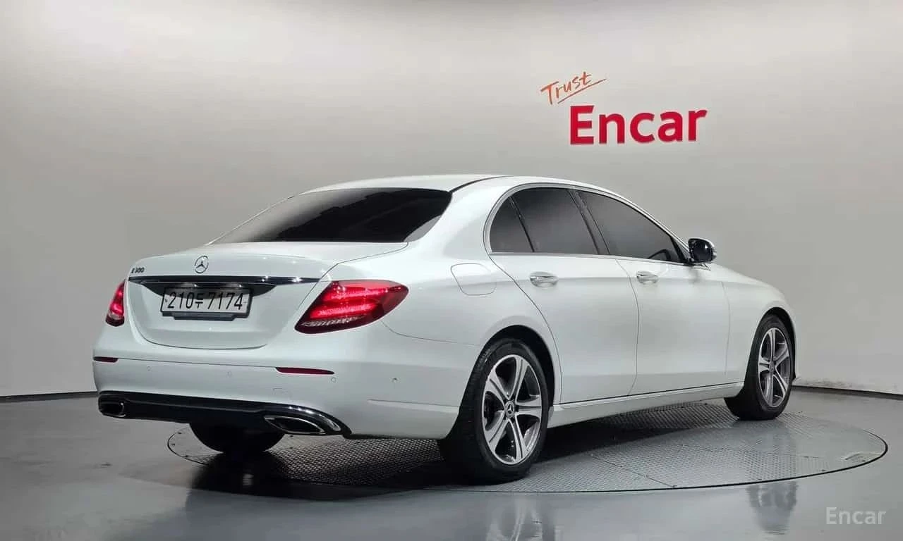 Mercedes-Benz E 300, снимка 2 - Автомобили и джипове - 56726651