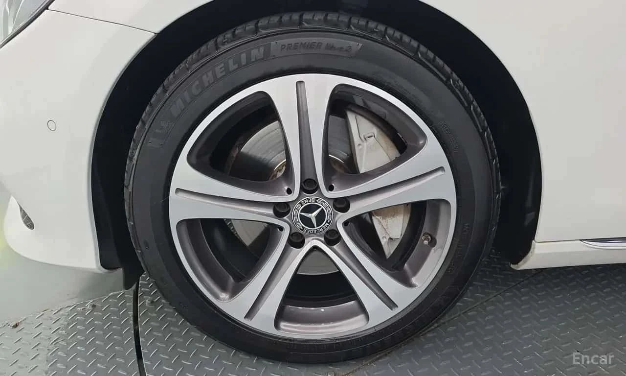 Mercedes-Benz E 300, снимка 5 - Автомобили и джипове - 56726651