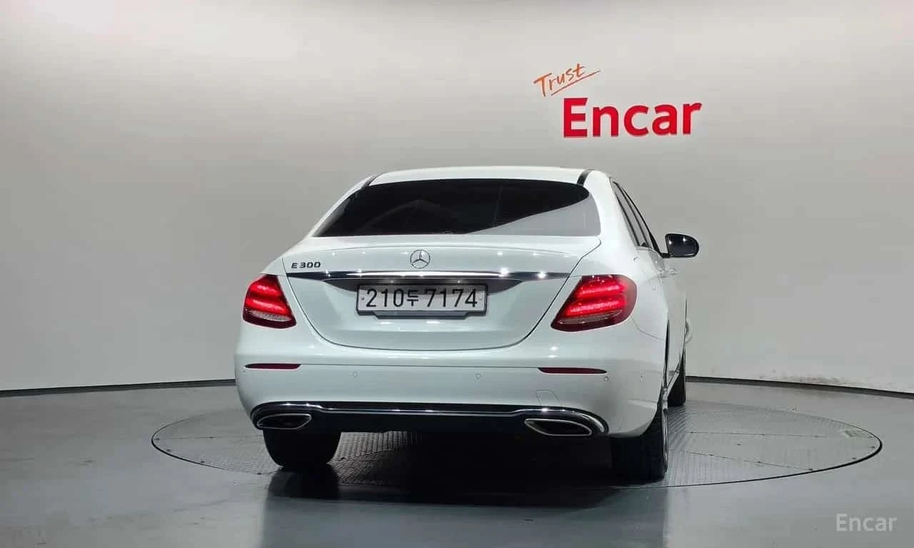 Mercedes-Benz E 300, снимка 4 - Автомобили и джипове - 56726651