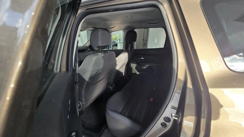 Dacia Duster 1.3 TCE, снимка 10 - Автомобили и джипове - 52248825