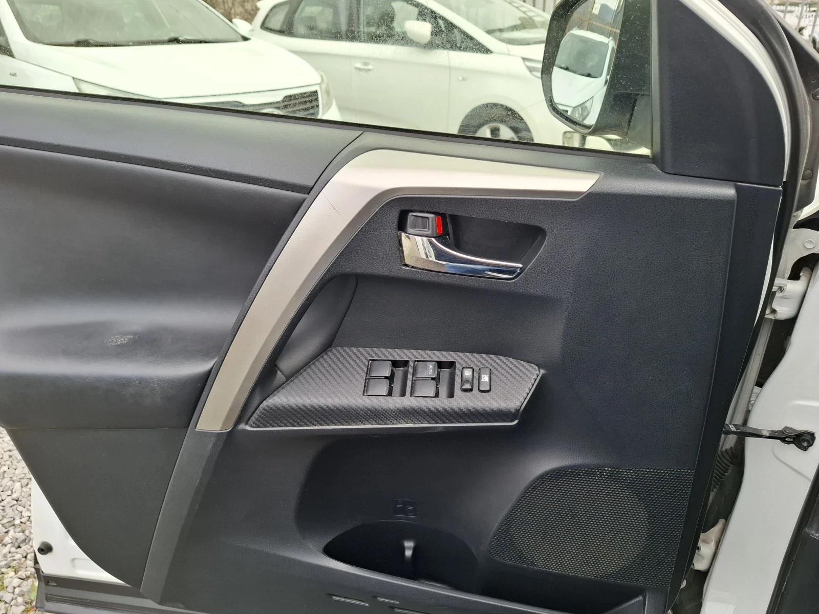 Toyota Rav4 2.0 - 125kc.Бяла перла, снимка 10 - Автомобили и джипове - 54220370