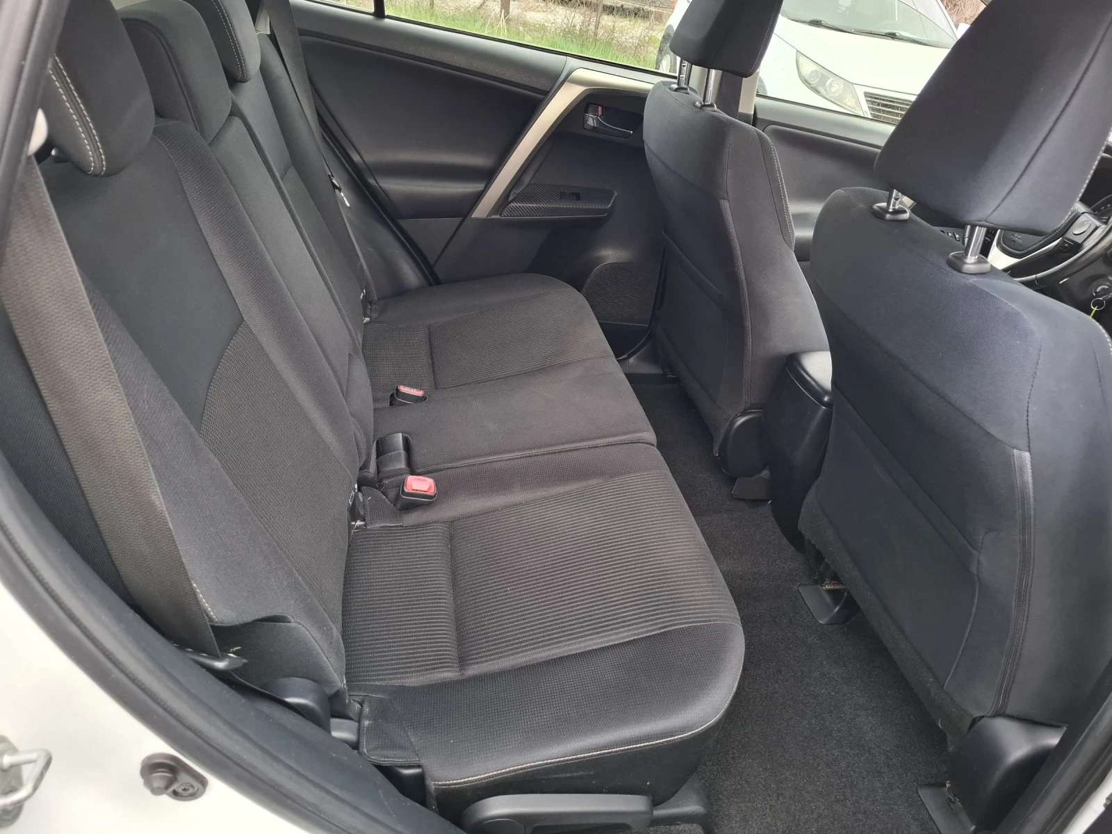 Toyota Rav4 2.0 - 125kc.Бяла перла, снимка 13 - Автомобили и джипове - 54220370