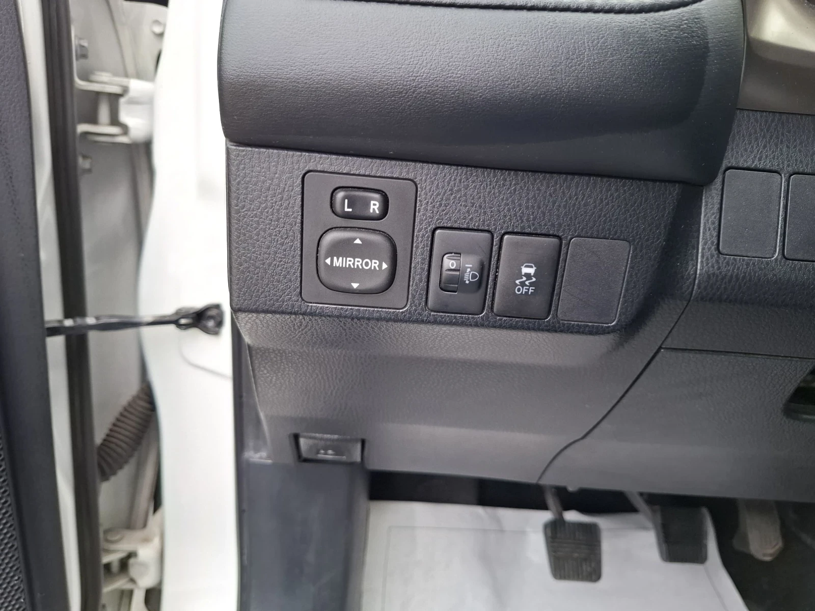 Toyota Rav4 2.0 - 125kc.Бяла перла, снимка 9 - Автомобили и джипове - 54220370