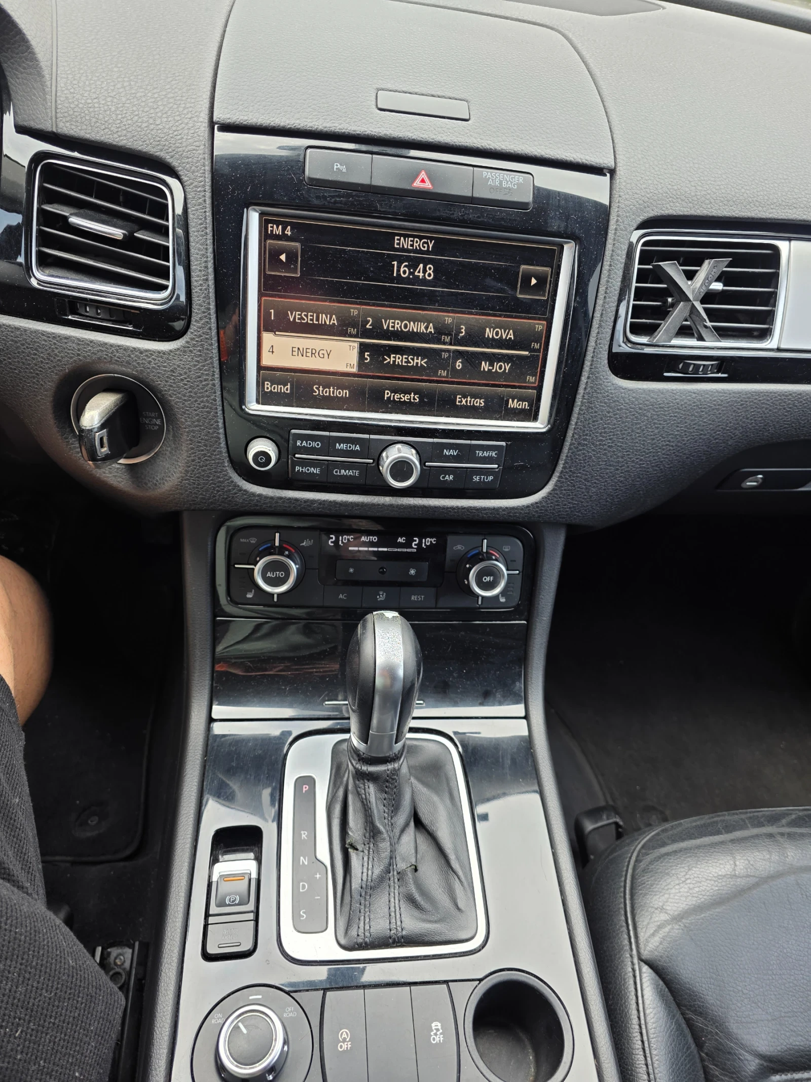 VW Touareg 3.0tdi, снимка 12 - Автомобили и джипове - 55003572