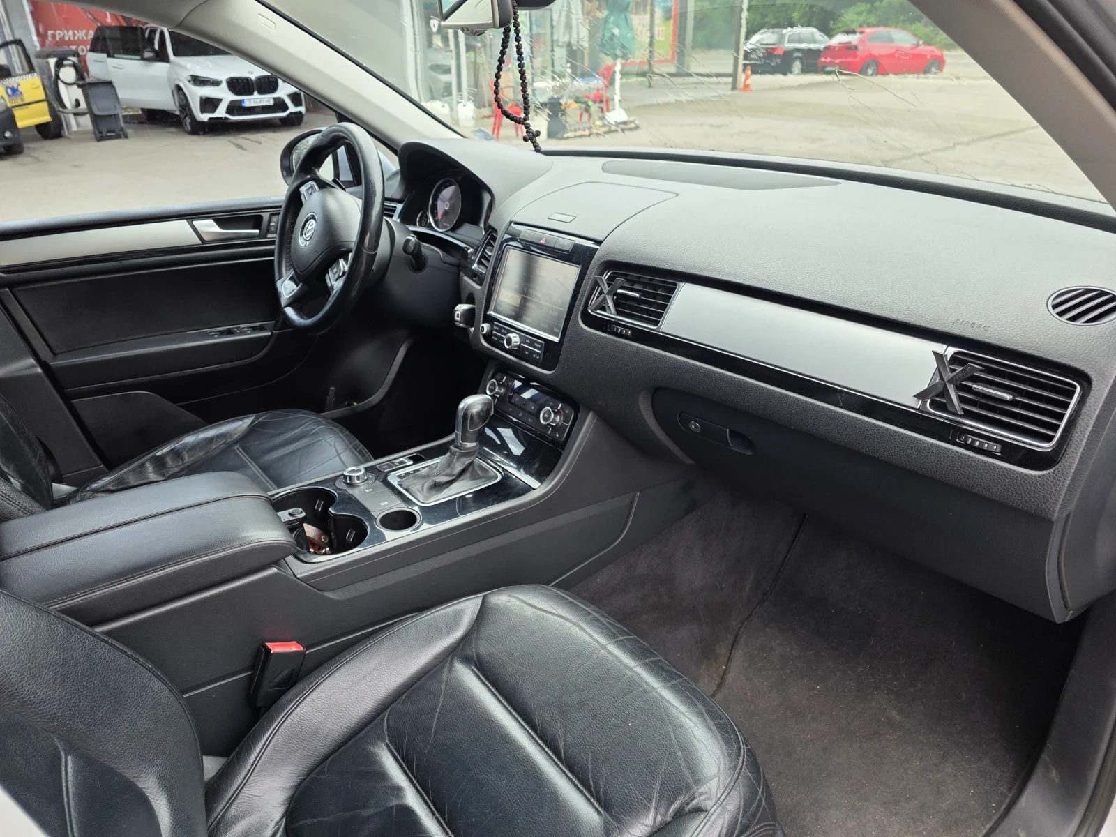 VW Touareg 3.0tdi, снимка 5 - Автомобили и джипове - 55003572