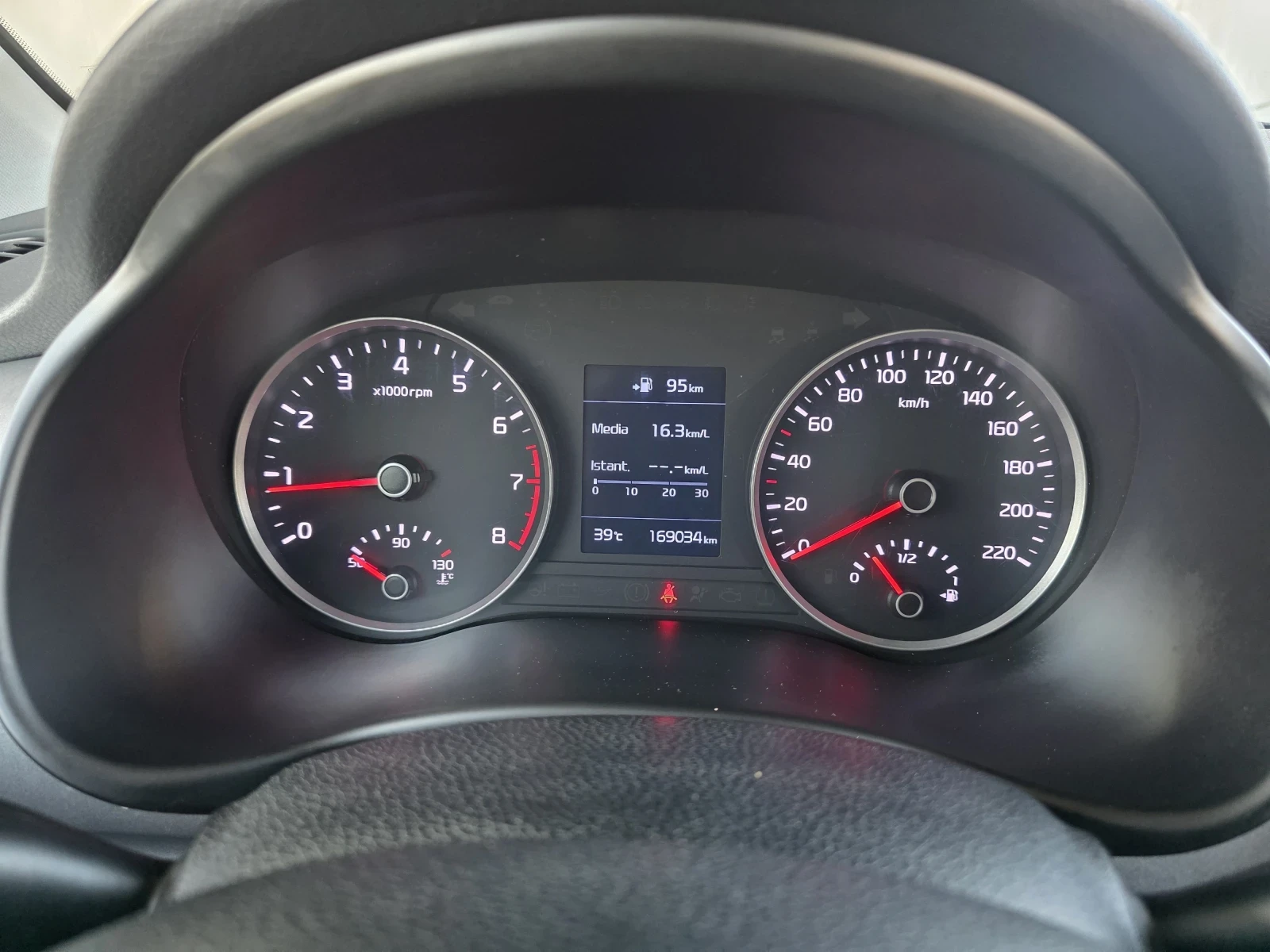Kia Stonic 1.4i GPL, снимка 17 - Автомобили и джипове - 55479299