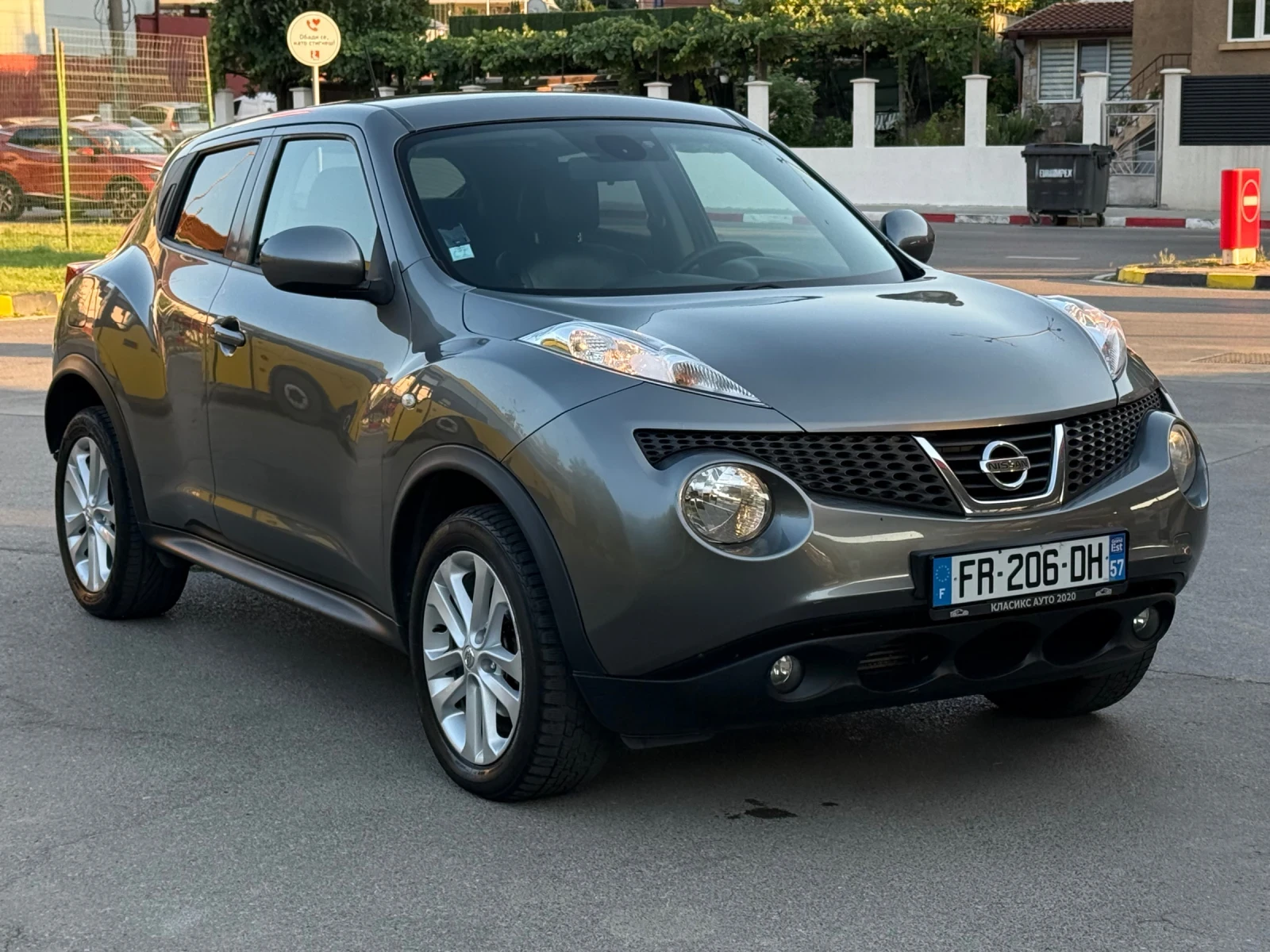 Nissan Juke 1.5dCi Нави/Камера/Кожа/Клима/Кейлес, снимка 4 - Автомобили и джипове - 55590684
