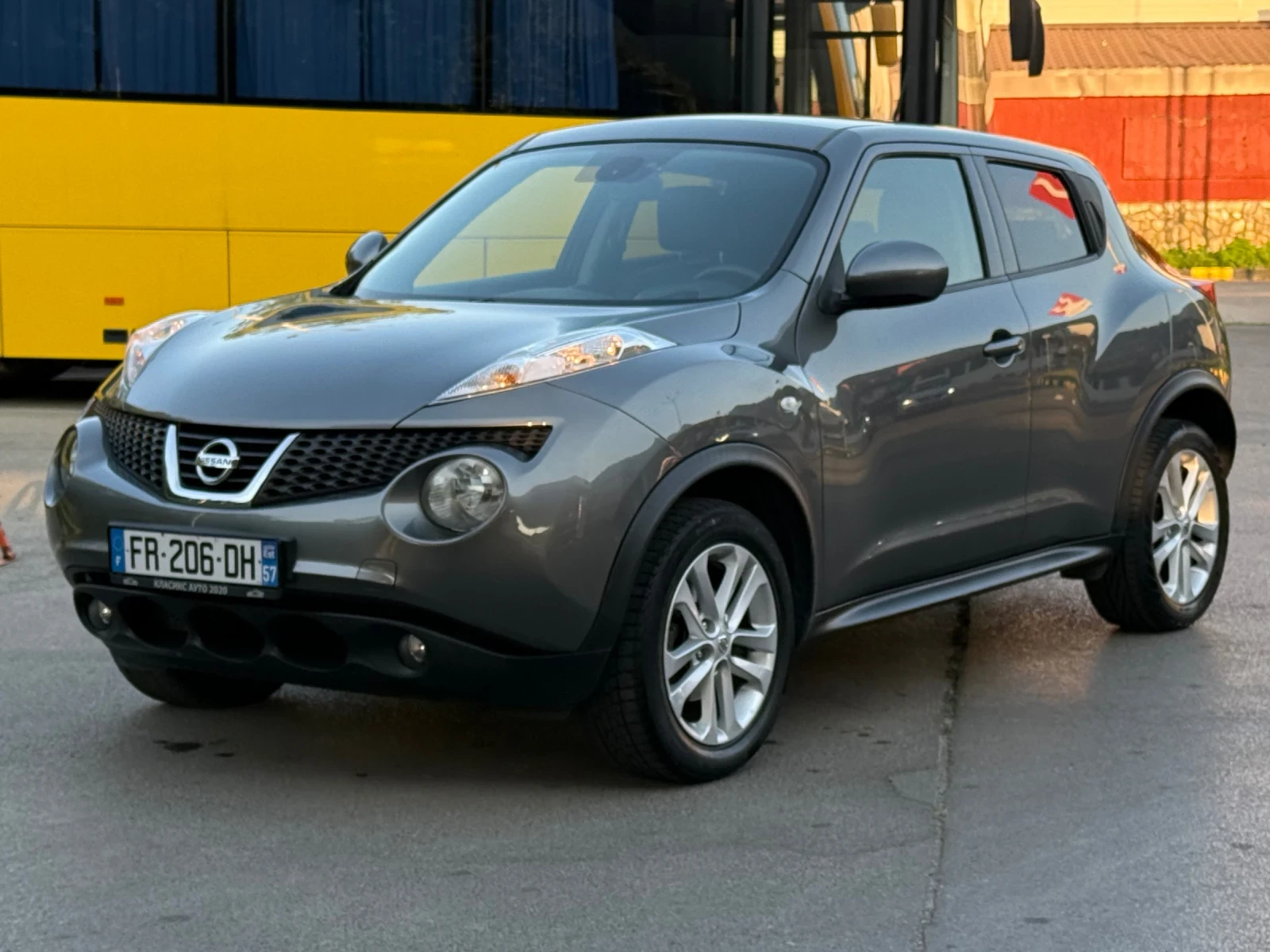 Nissan Juke 1.5dCi Нави/Камера/Кожа/Клима/Кейлес, снимка 5 - Автомобили и джипове - 55590684