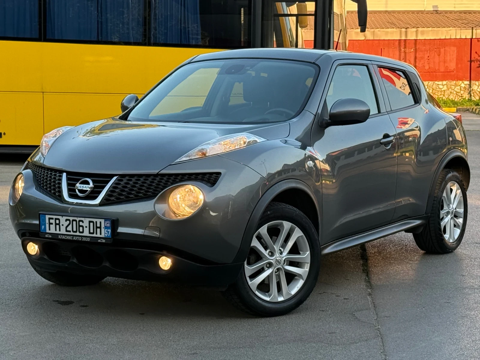 Nissan Juke 1.5dCi Нави/Камера/Кожа/Клима/Кейлес, снимка 2 - Автомобили и джипове - 55590684