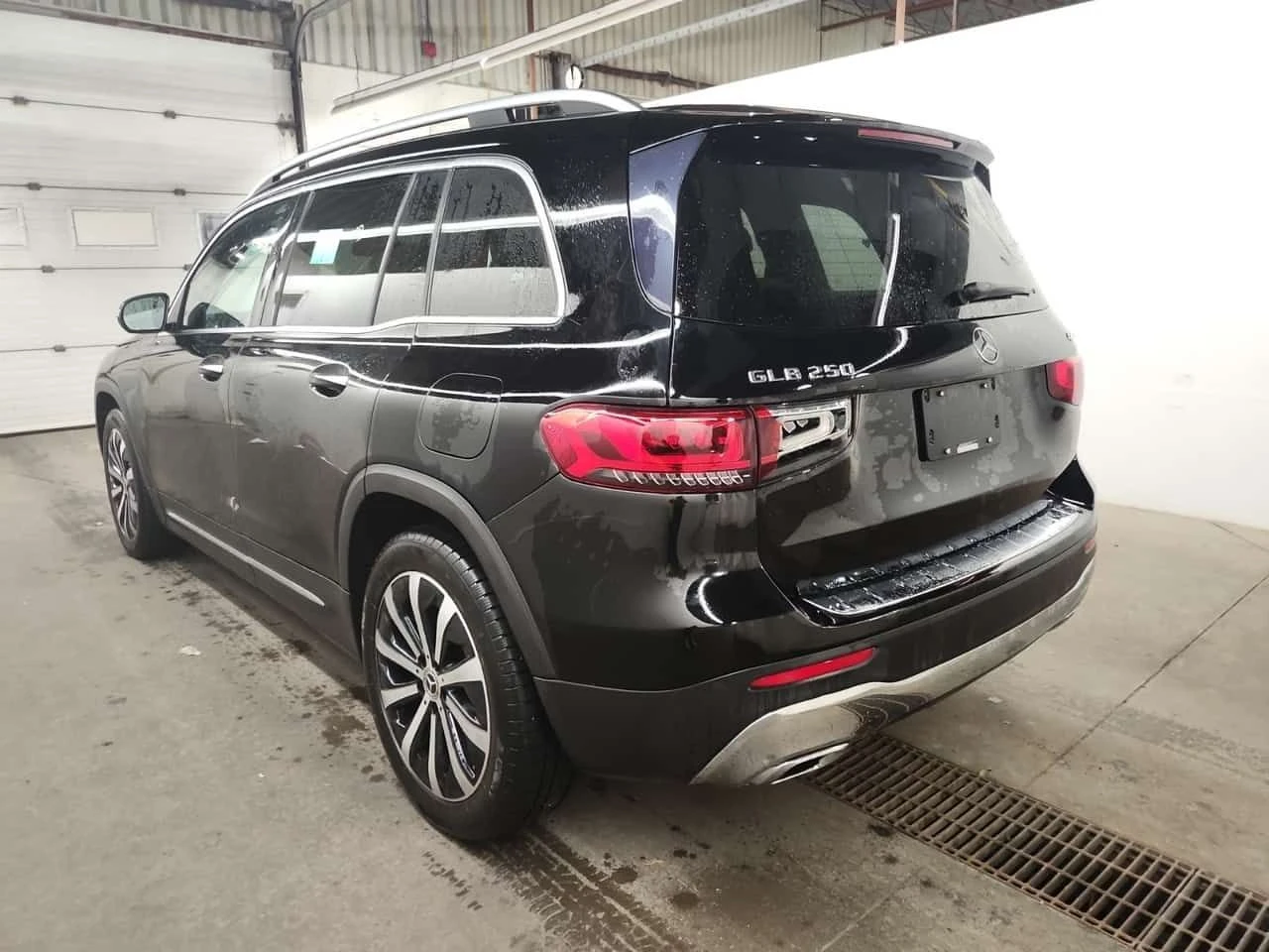 Mercedes-Benz GLB 250 * CARFAX * ОТ ПРЕДСТАВИТЕЛСТВО * АВТОКРЕДИТ, снимка 4 - Автомобили и джипове - 55614625