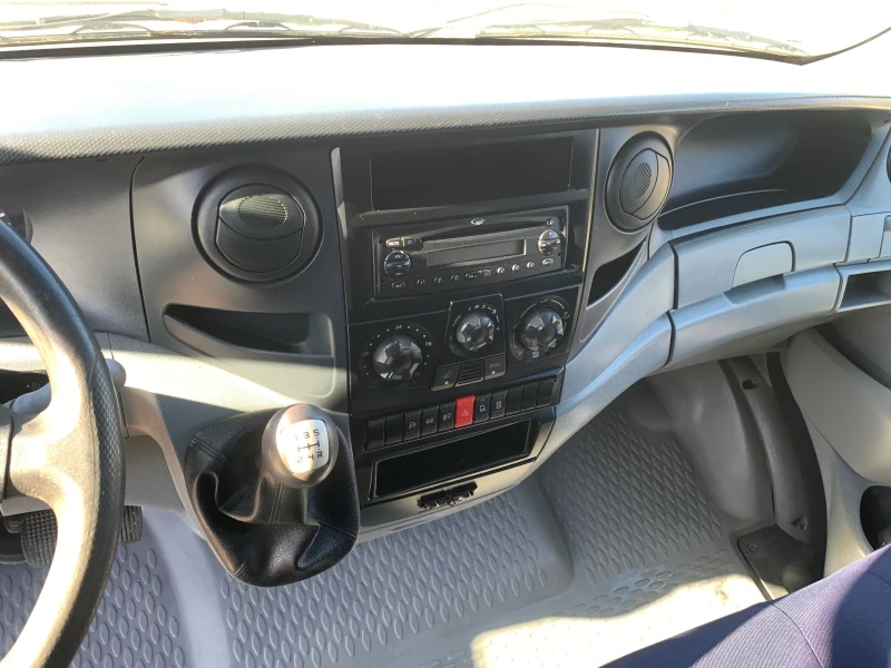 Iveco Daily Климатик* Седалка на килограми* Сервизна история, снимка 12 - Бусове и автобуси - 52864337