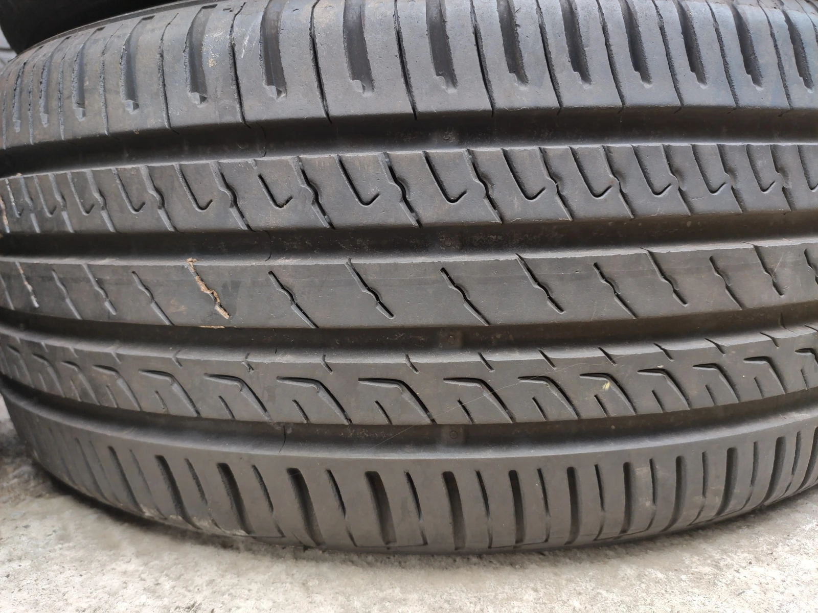 Гуми Летни 205/45R17, снимка 2 - Гуми и джанти - 53953805