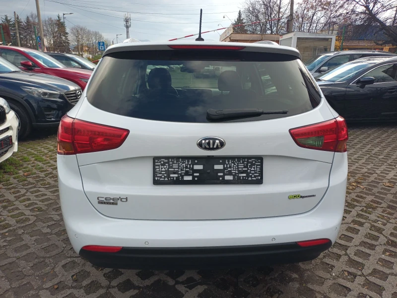 Kia Ceed 1.6i бензин.Навигация, Кожа.КОЛЕДНА ЦЕНА 14999лв, снимка 3 - Автомобили и джипове - 52446662