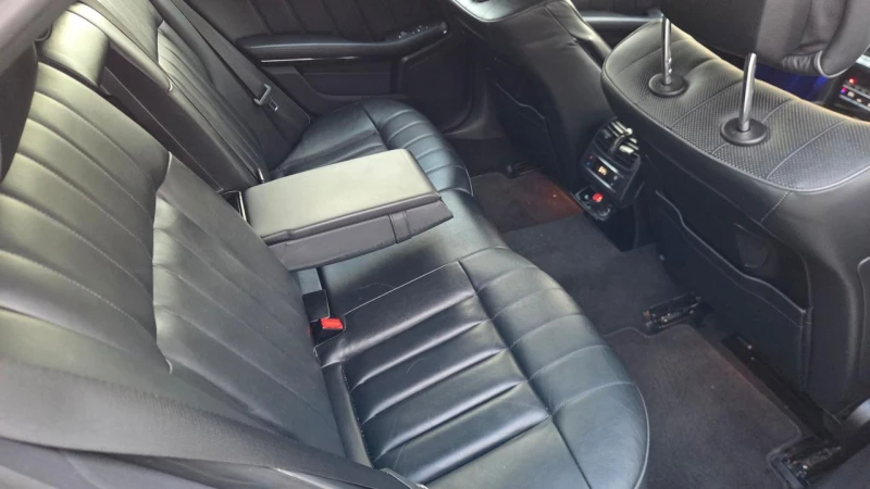 Mercedes-Benz E 500 4MATIC* КОжа* Подгрев* Обдухване* Кейлес* Blind Sp, снимка 9 - Автомобили и джипове - 53514880