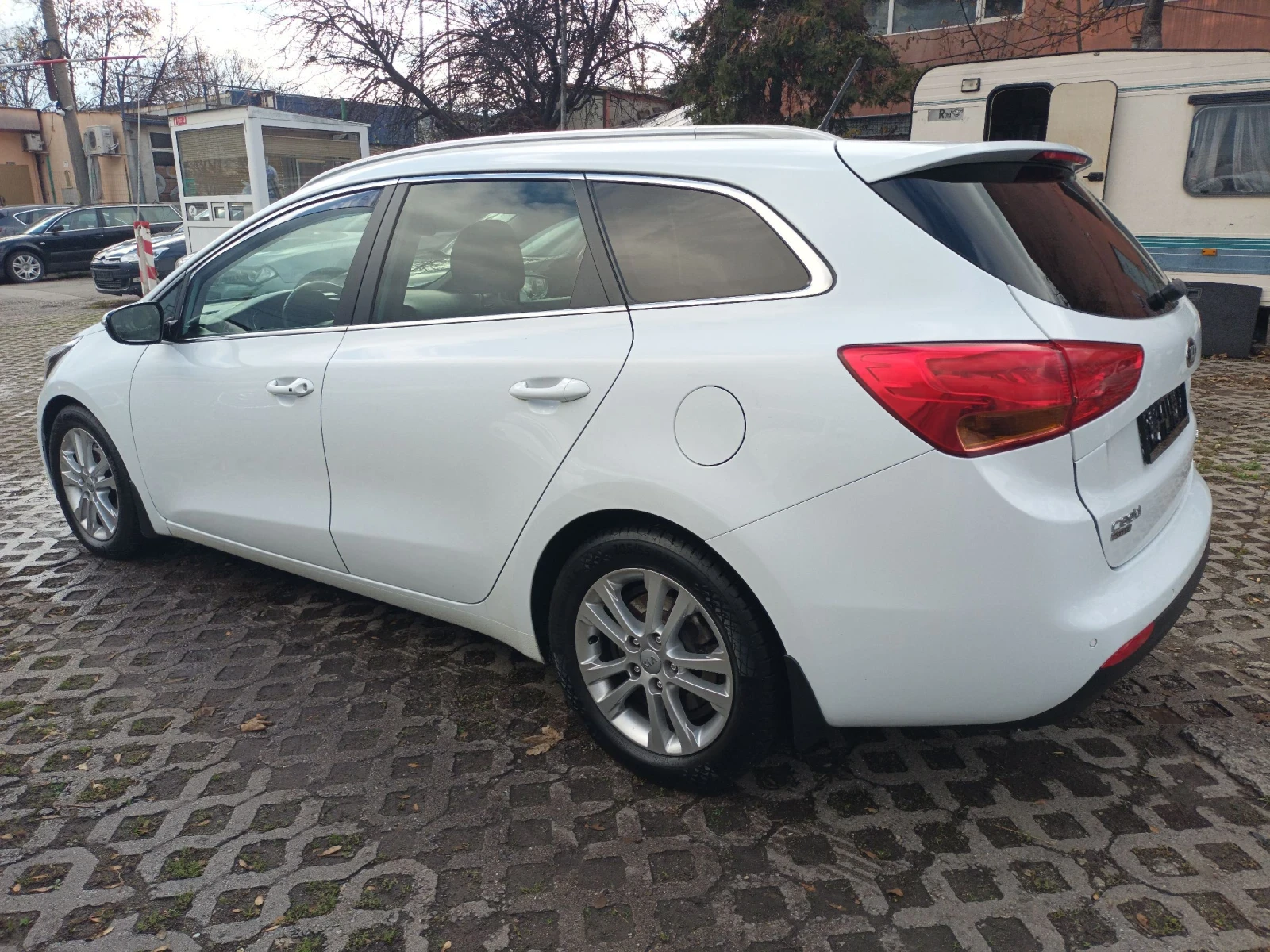 Kia Ceed 1.6i бензин.Навигация, Кожа.КОЛЕДНА ЦЕНА 14999лв - изображение 2